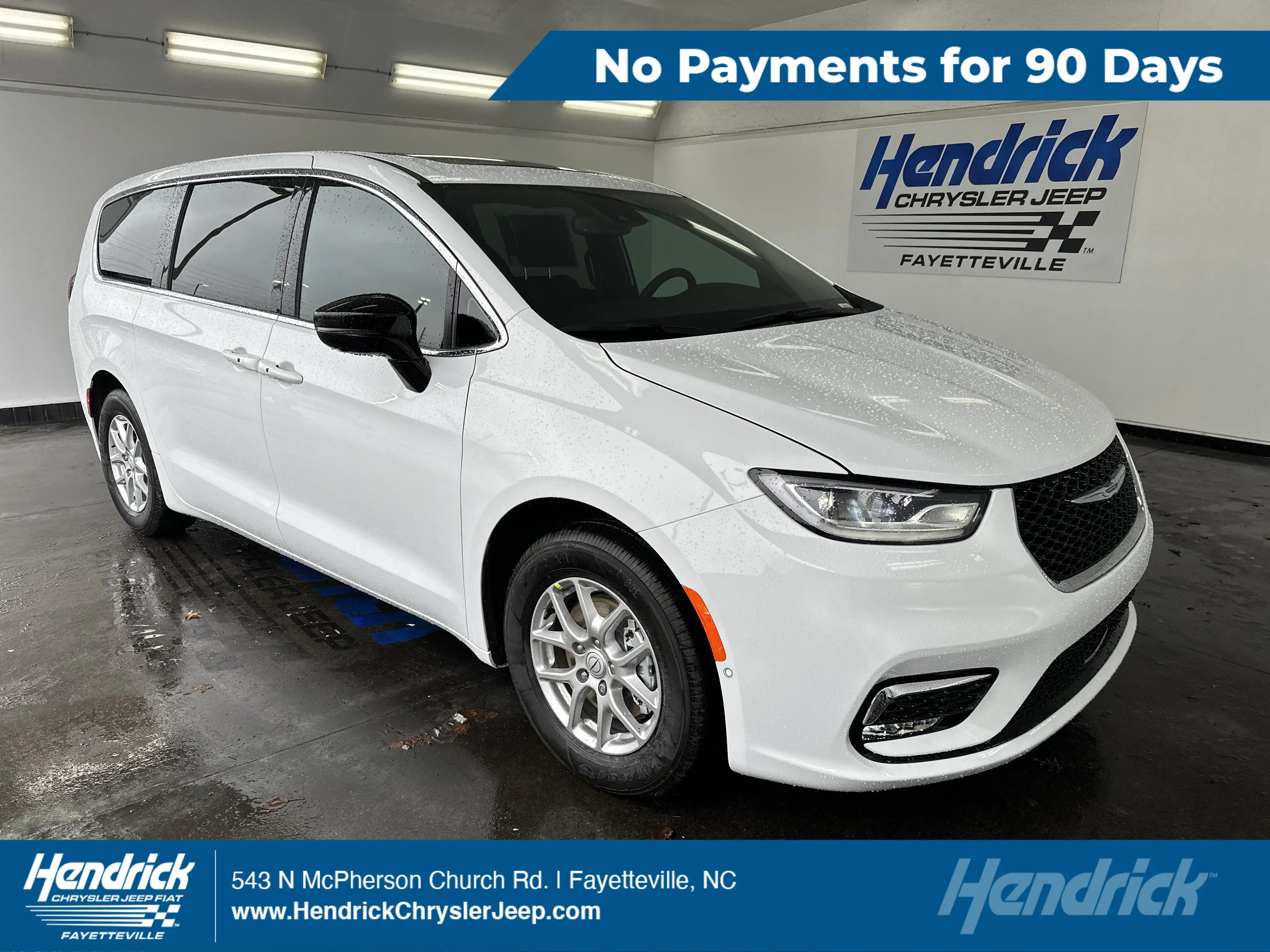 2026 Chrysler Pacifica Select's photo
