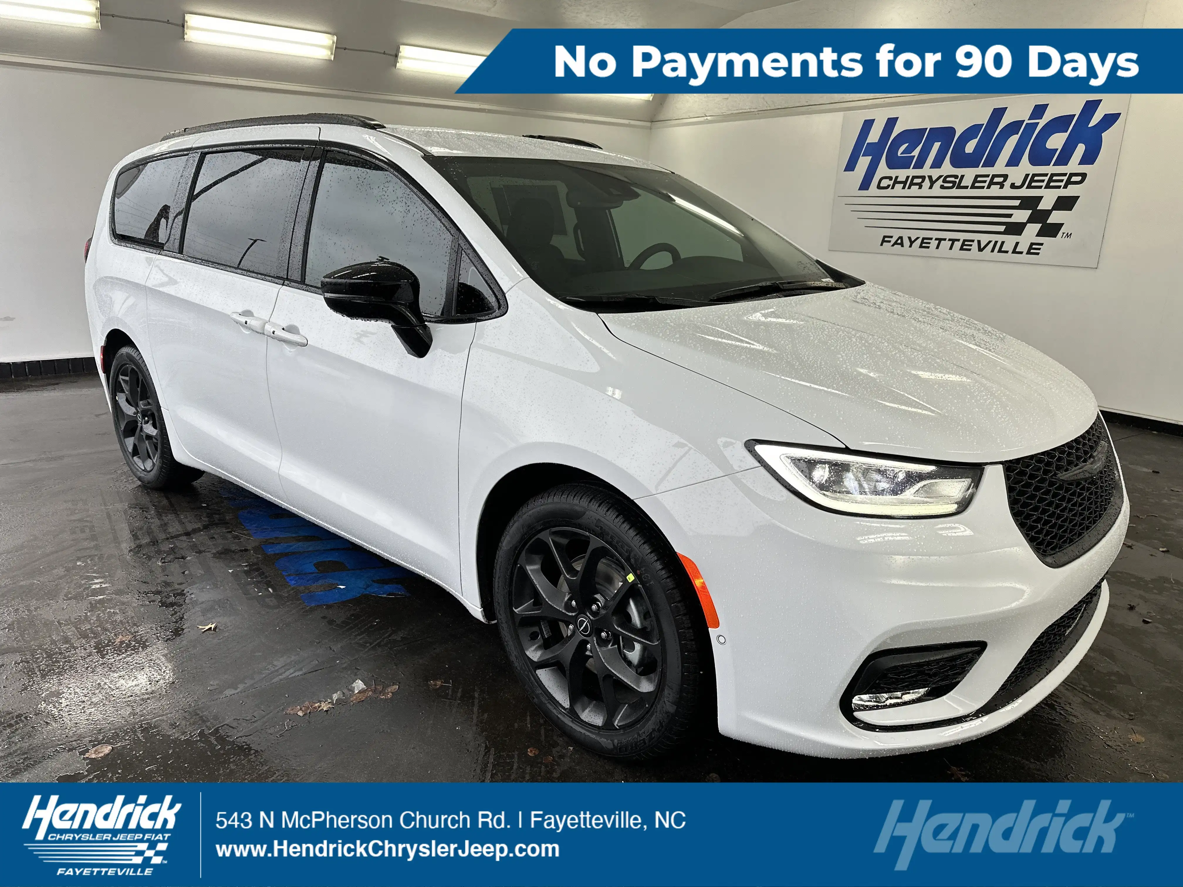 2026 Chrysler Pacifica Select's photo