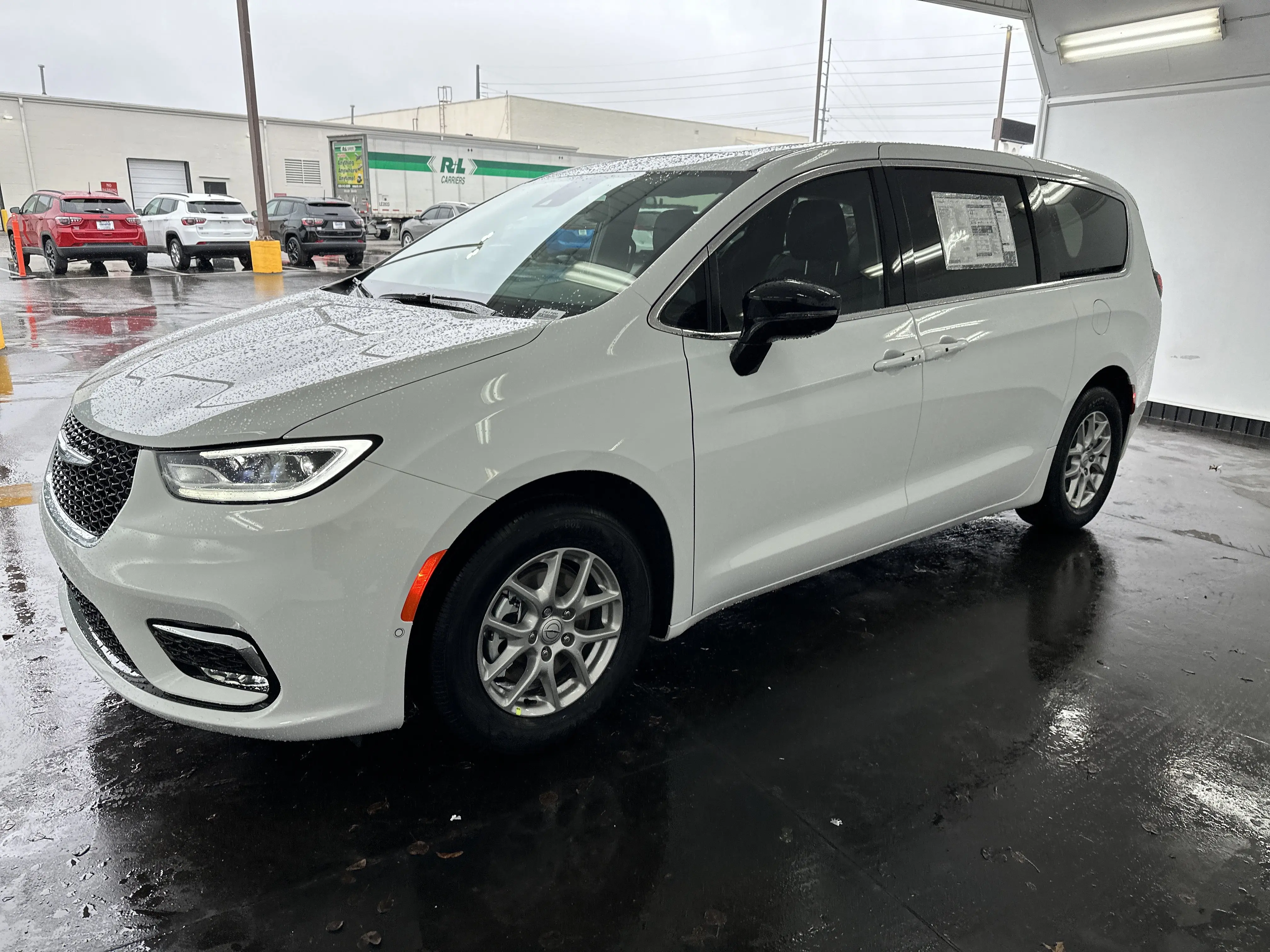2026 Chrysler Pacifica Select photo 5