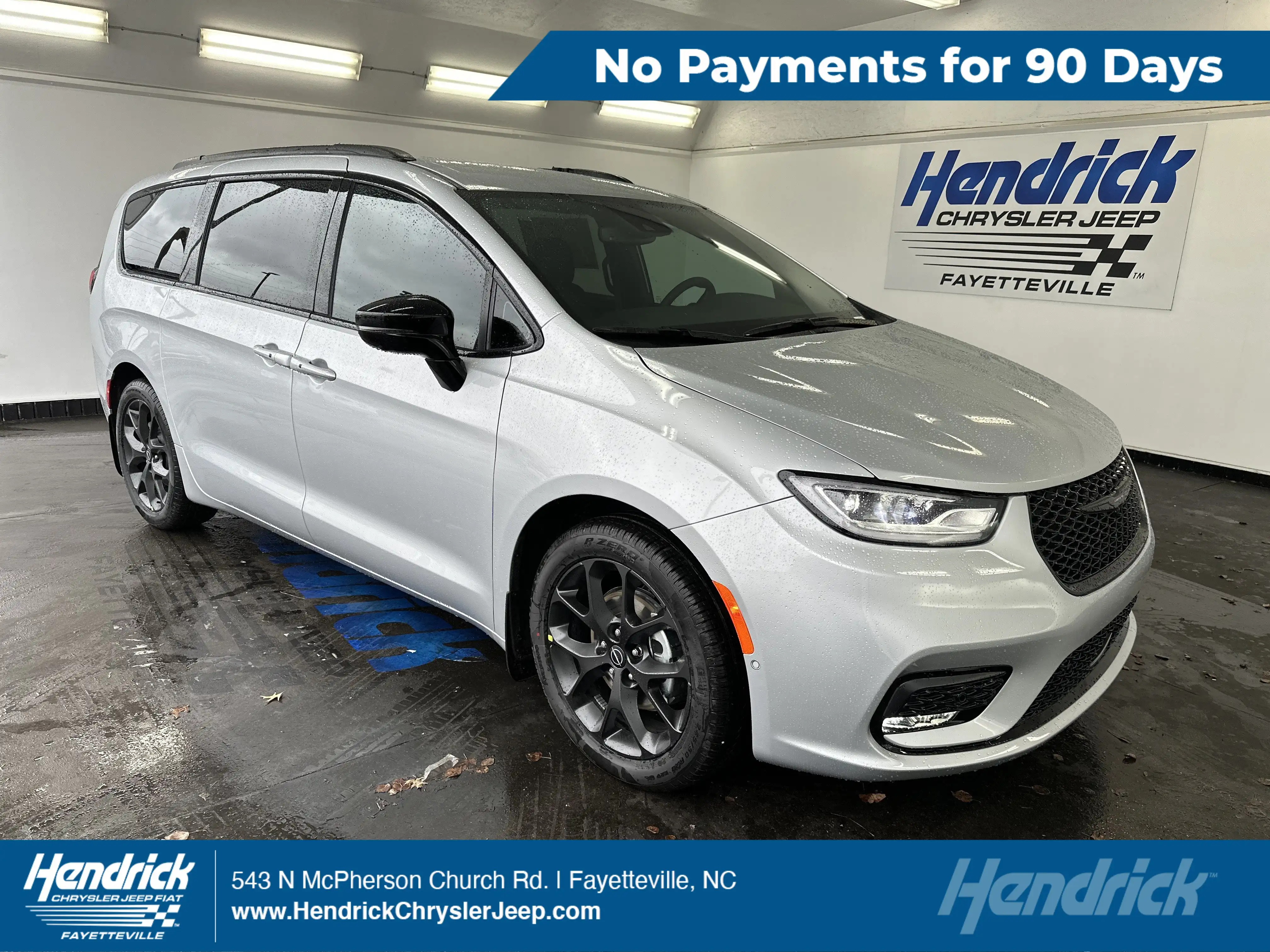 2026 Chrysler Pacifica Select's photo