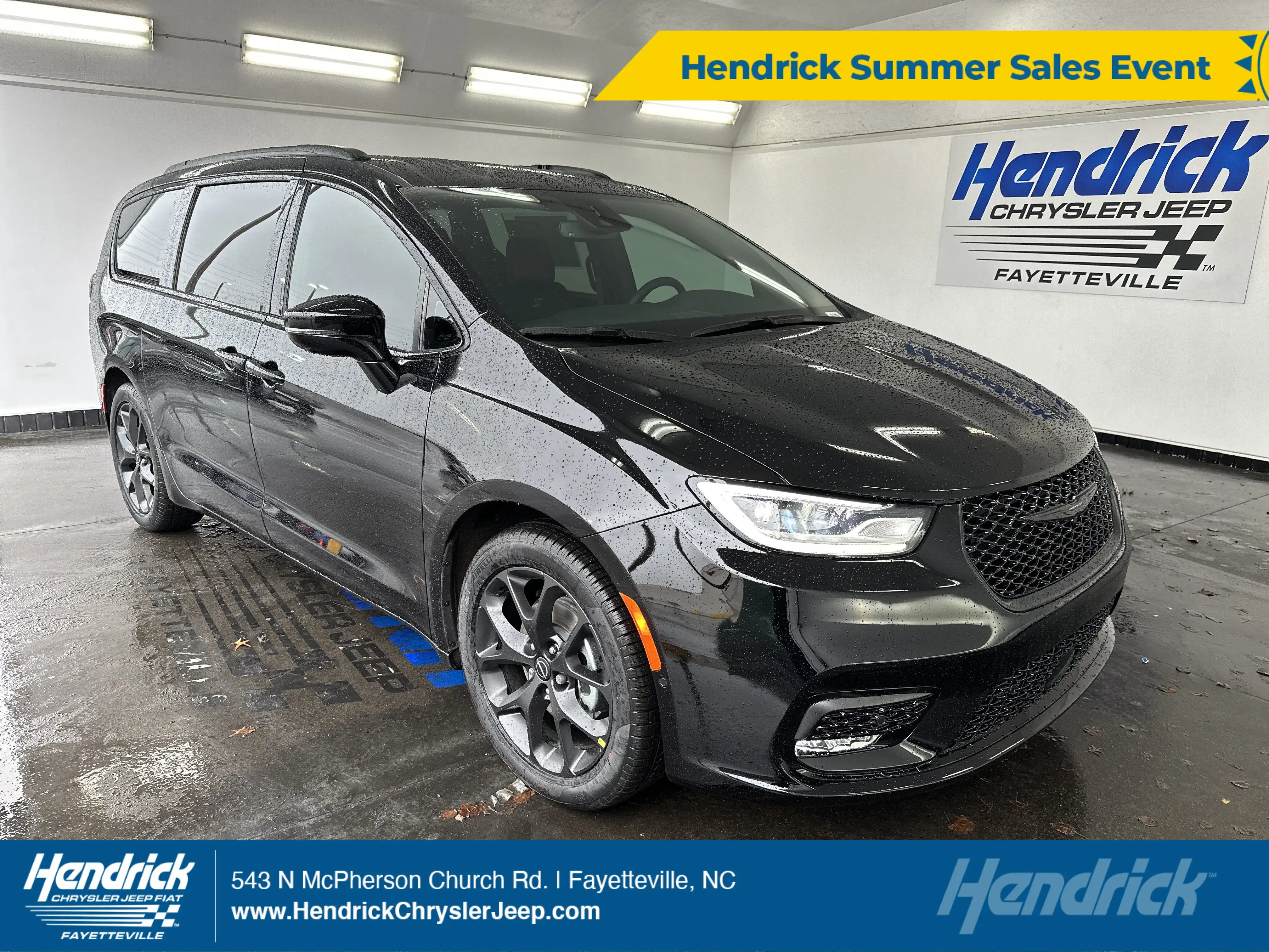 2026 Chrysler Pacifica Select's photo