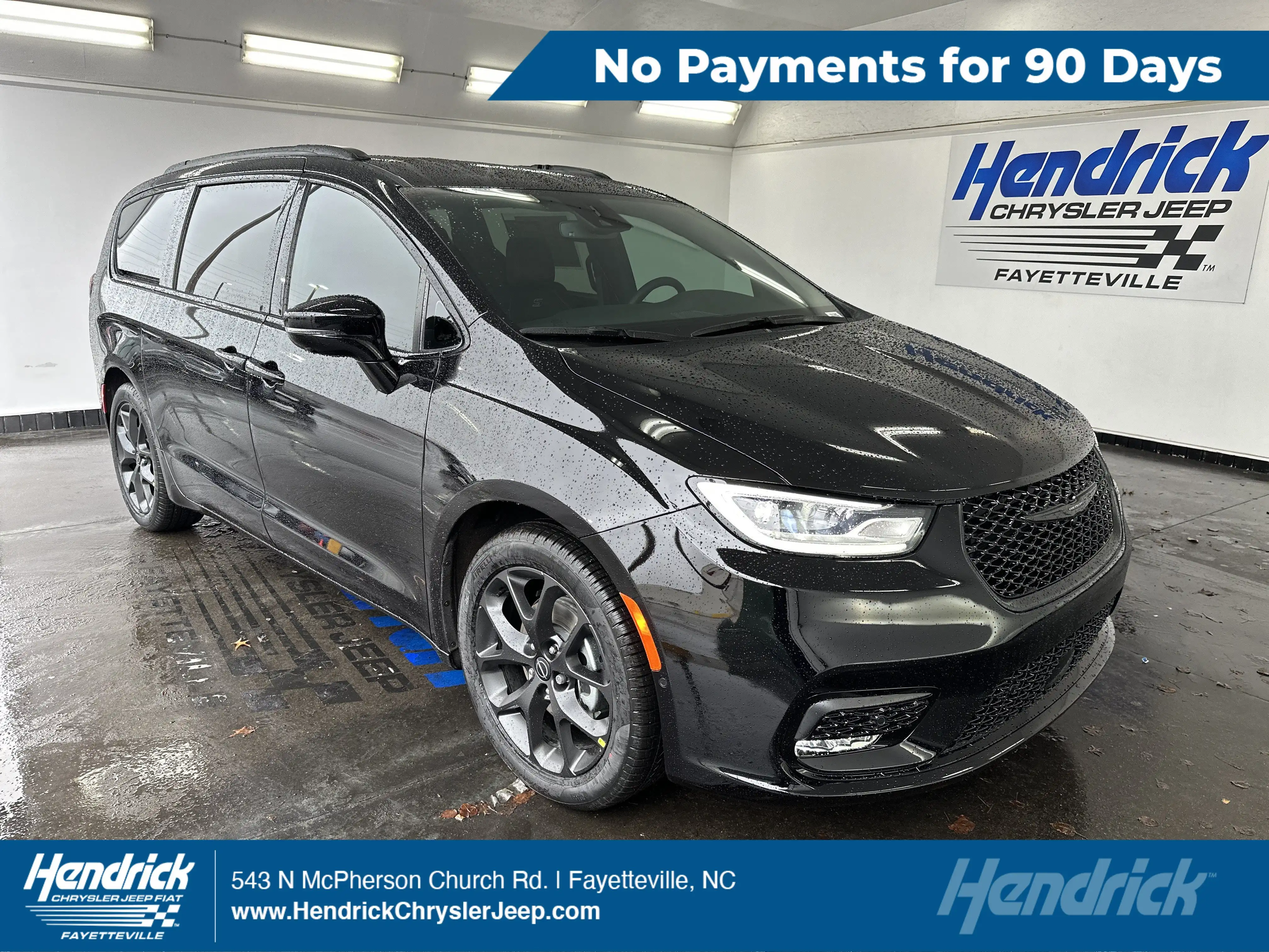 2026 Chrysler Pacifica Select's photo