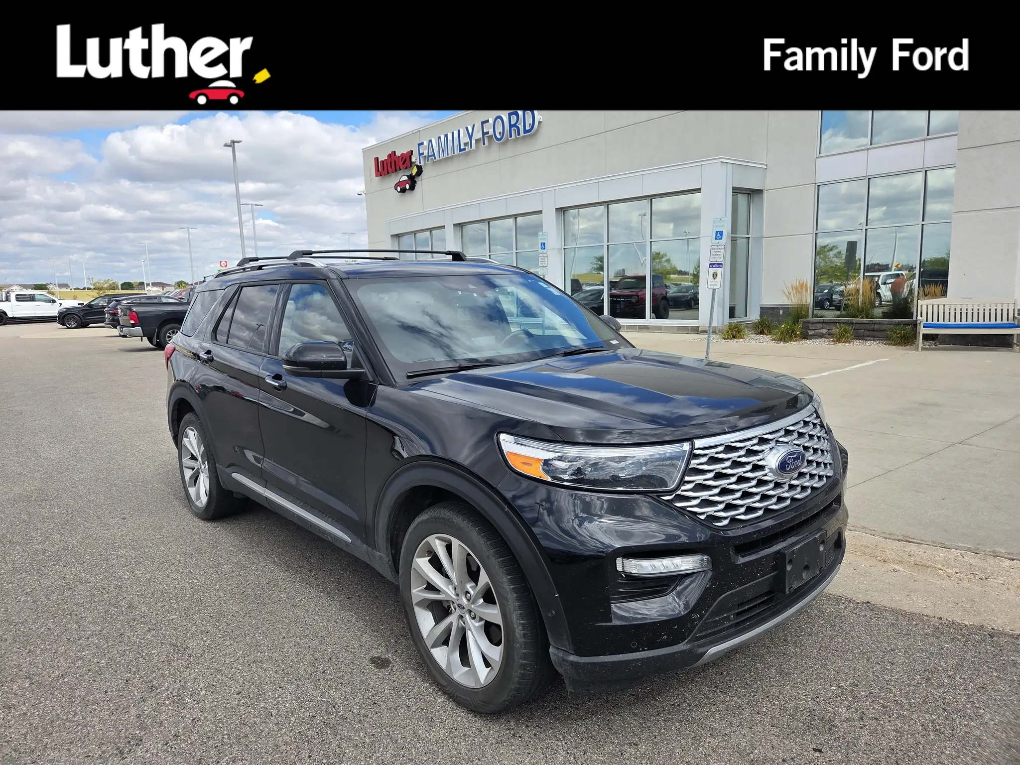 2022 Ford Explorer Platinum 4WD's photo