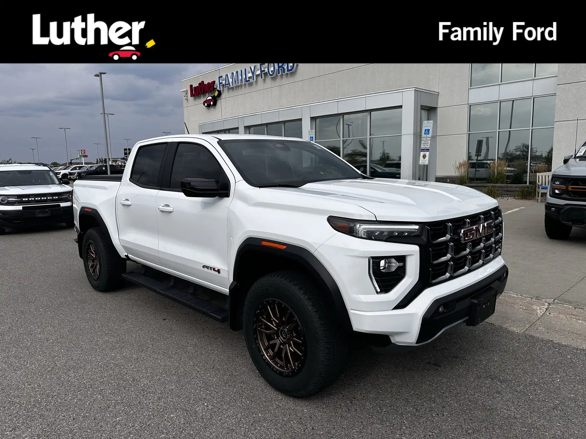 2024 GMC Canyon 4WD AT4 Crew Cab Short Box's photo