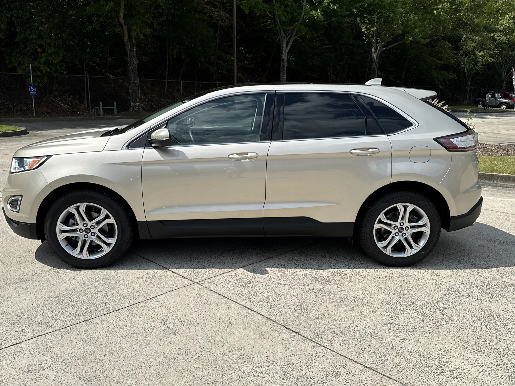 2018 Ford Edge Titanium photo 4