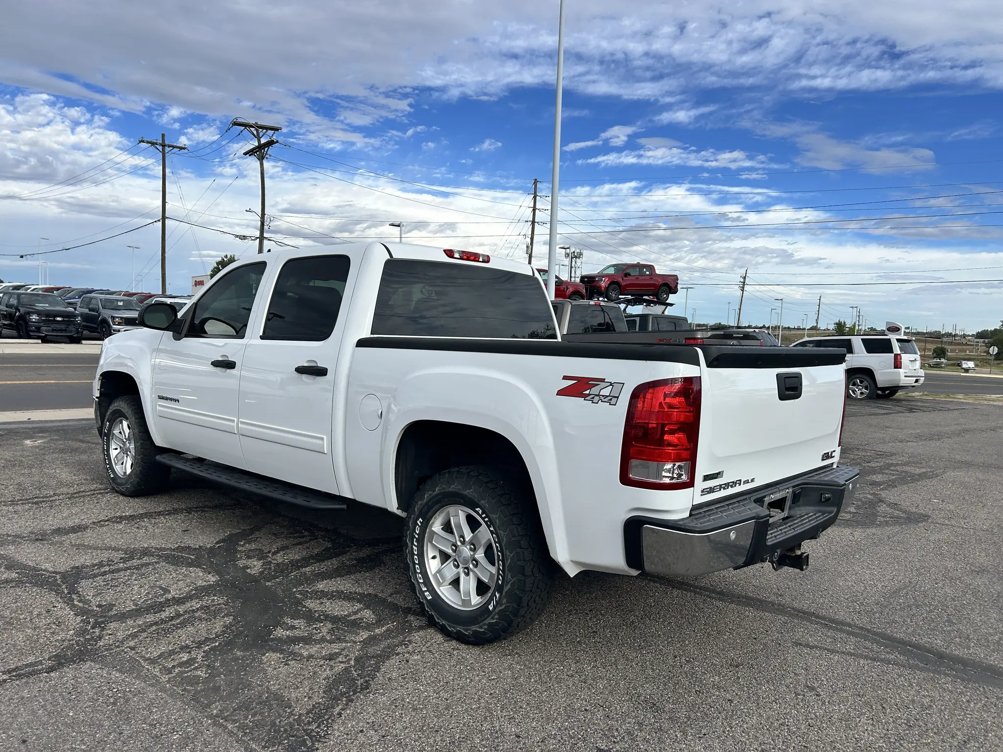 2012 GMC Sierra SLE 4WD Crew Cab SWB photo 3