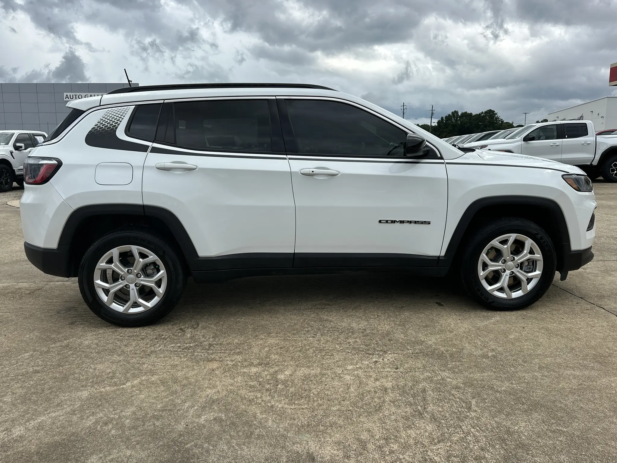 2024 Jeep Compass Latitude 4WD photo 4