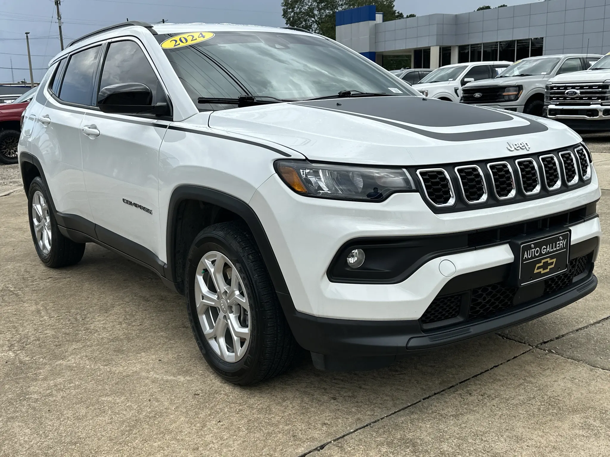 2024 Jeep Compass Latitude 4WD photo 3