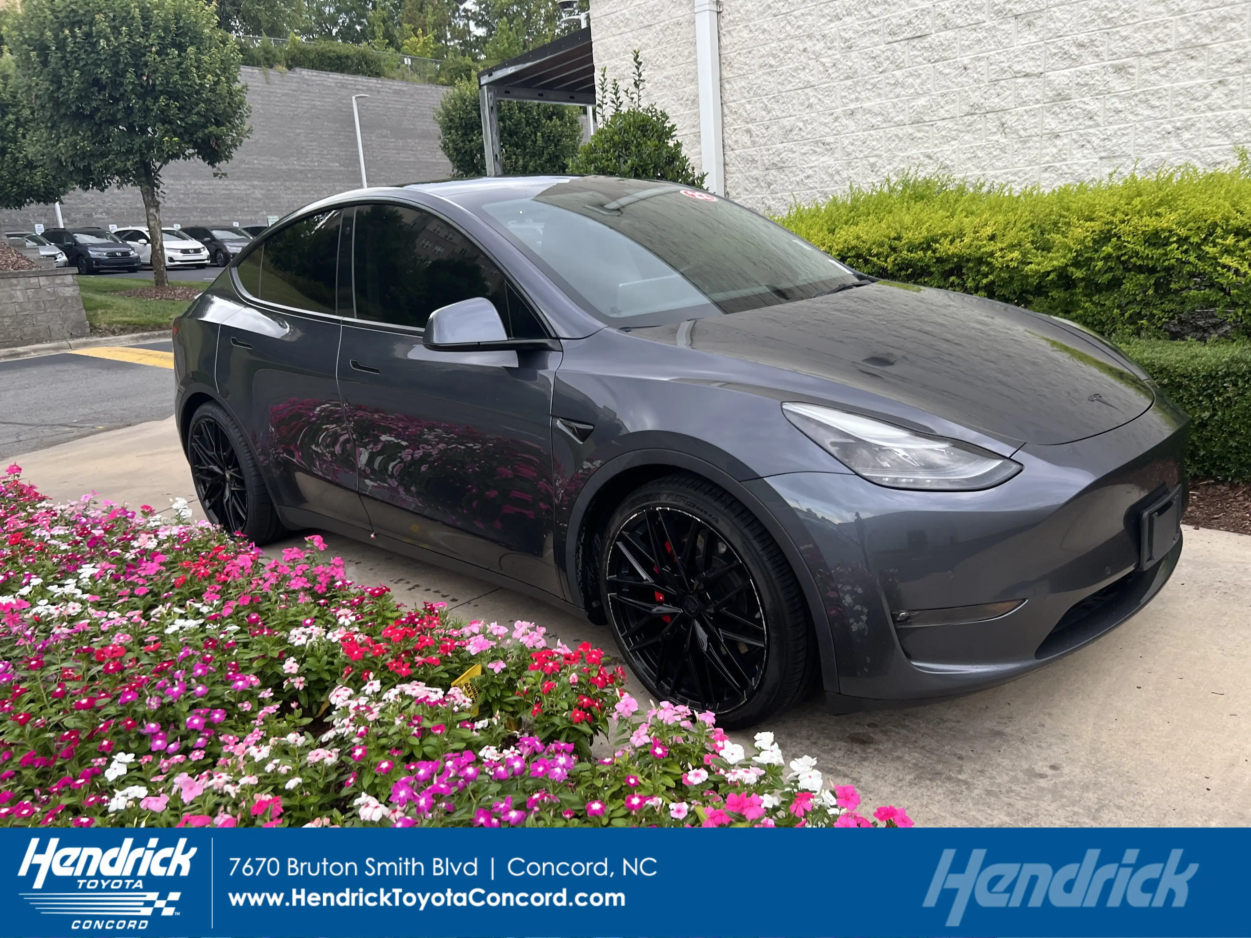 2022 Tesla Model Y Performance Dual Motor All-Wheel Drive's photo