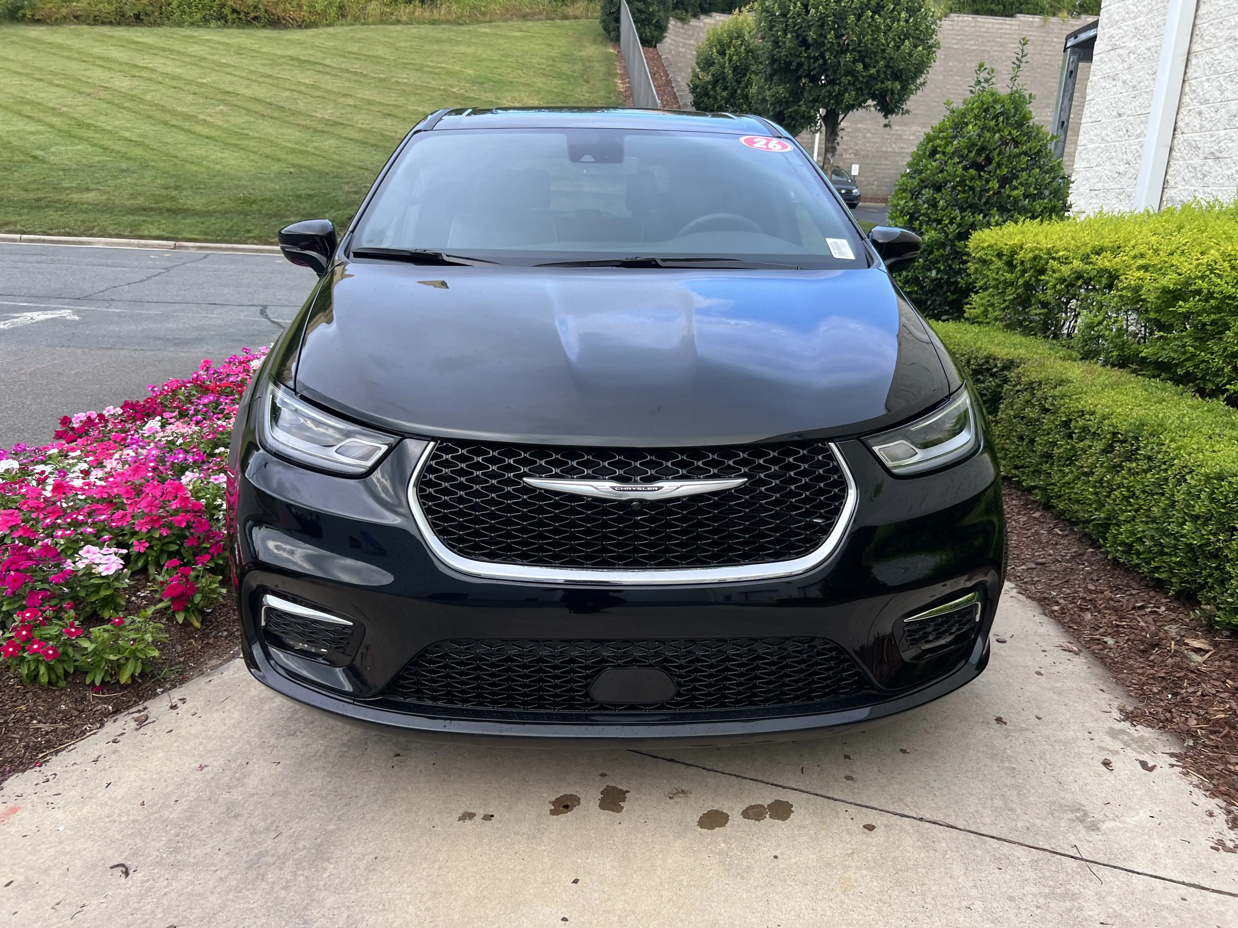 2026 Chrysler Pacifica Limited photo 3