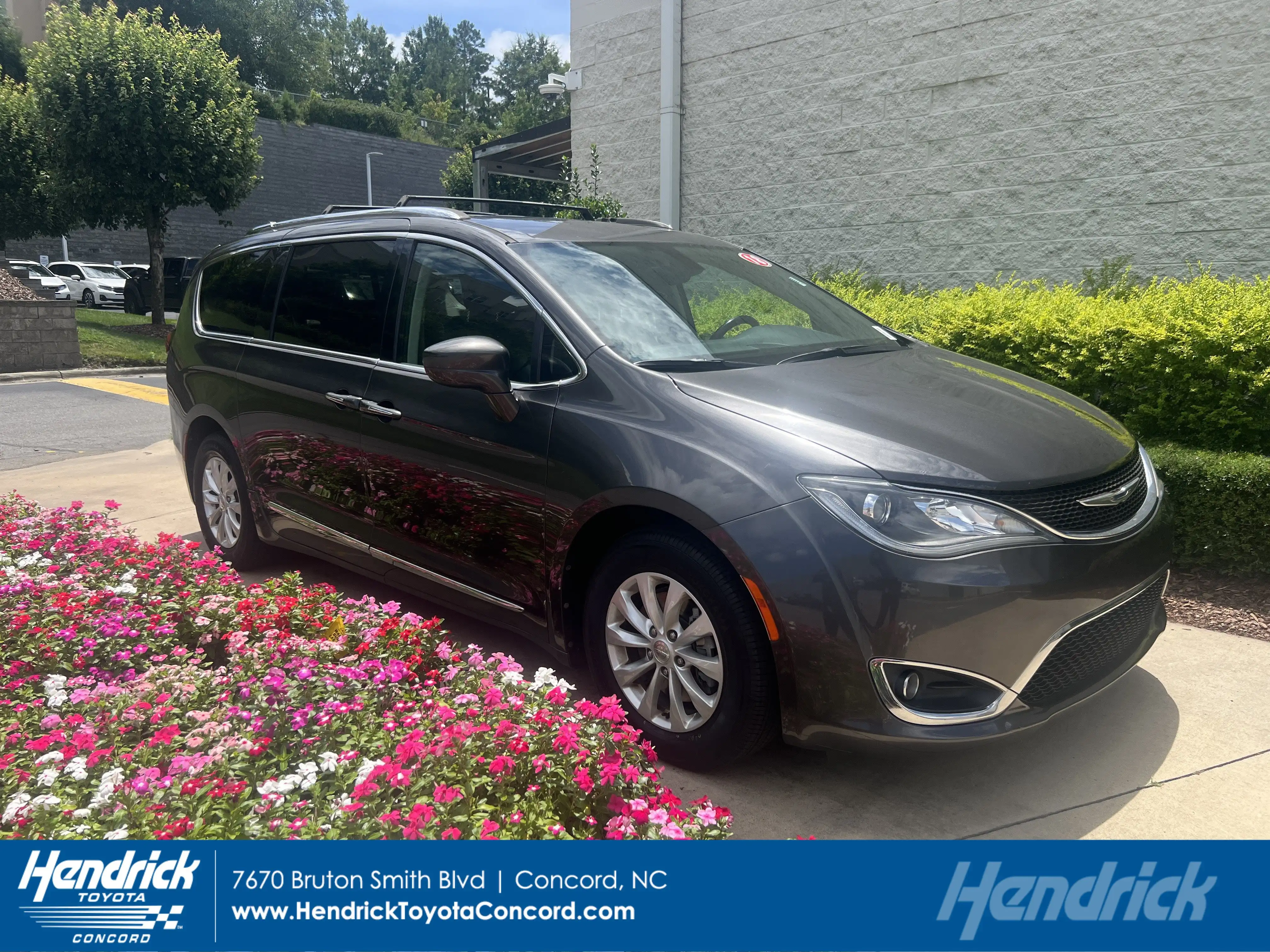 2018 Chrysler Pacifica Touring L's photo