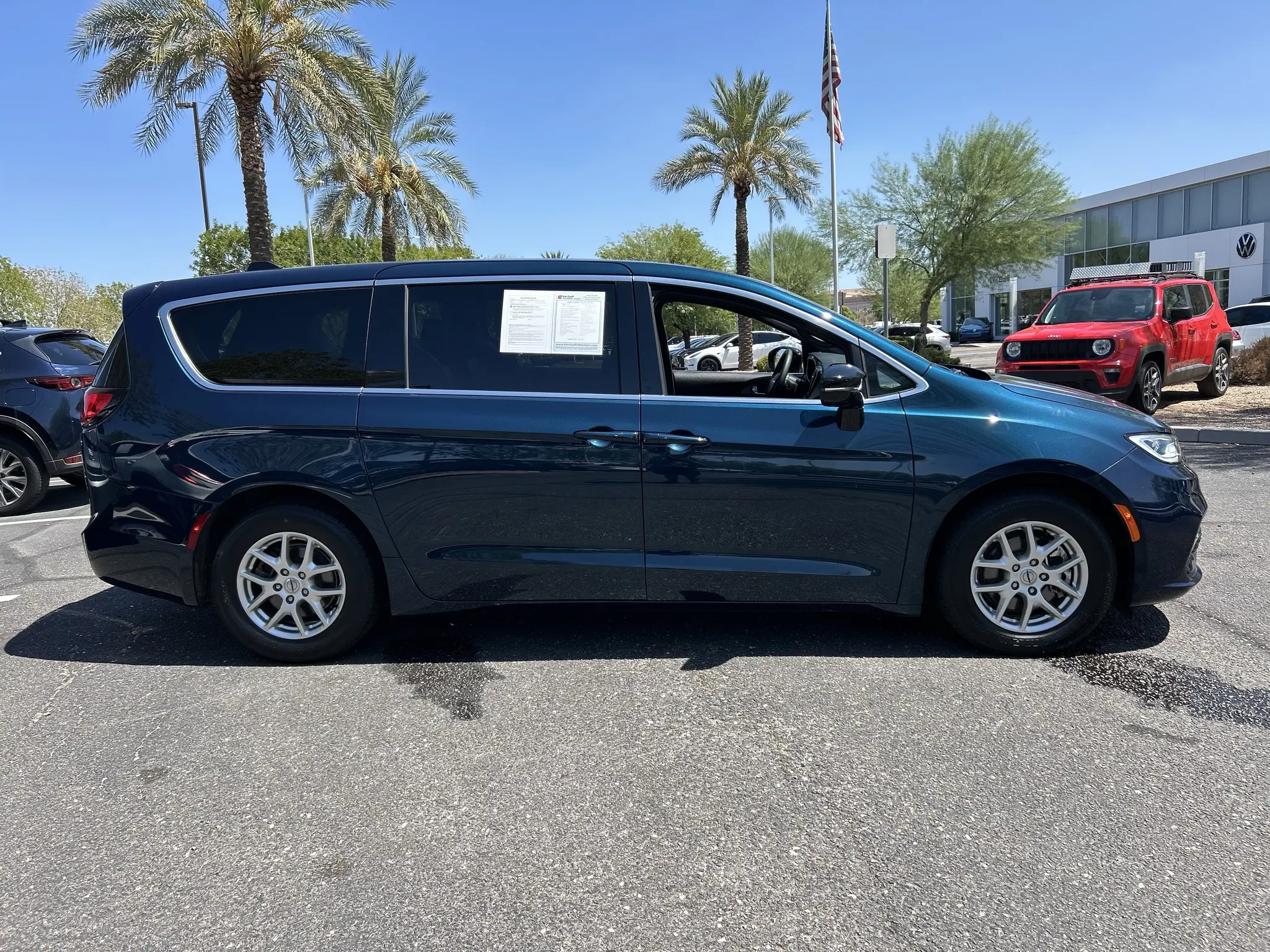 2025 Chrysler Pacifica Select photo 5