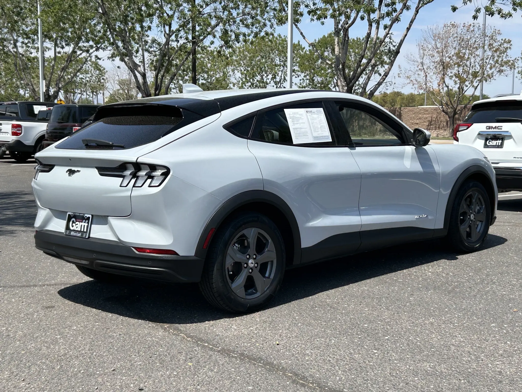 2022 Ford Mustang-Mach-e Select photo 4