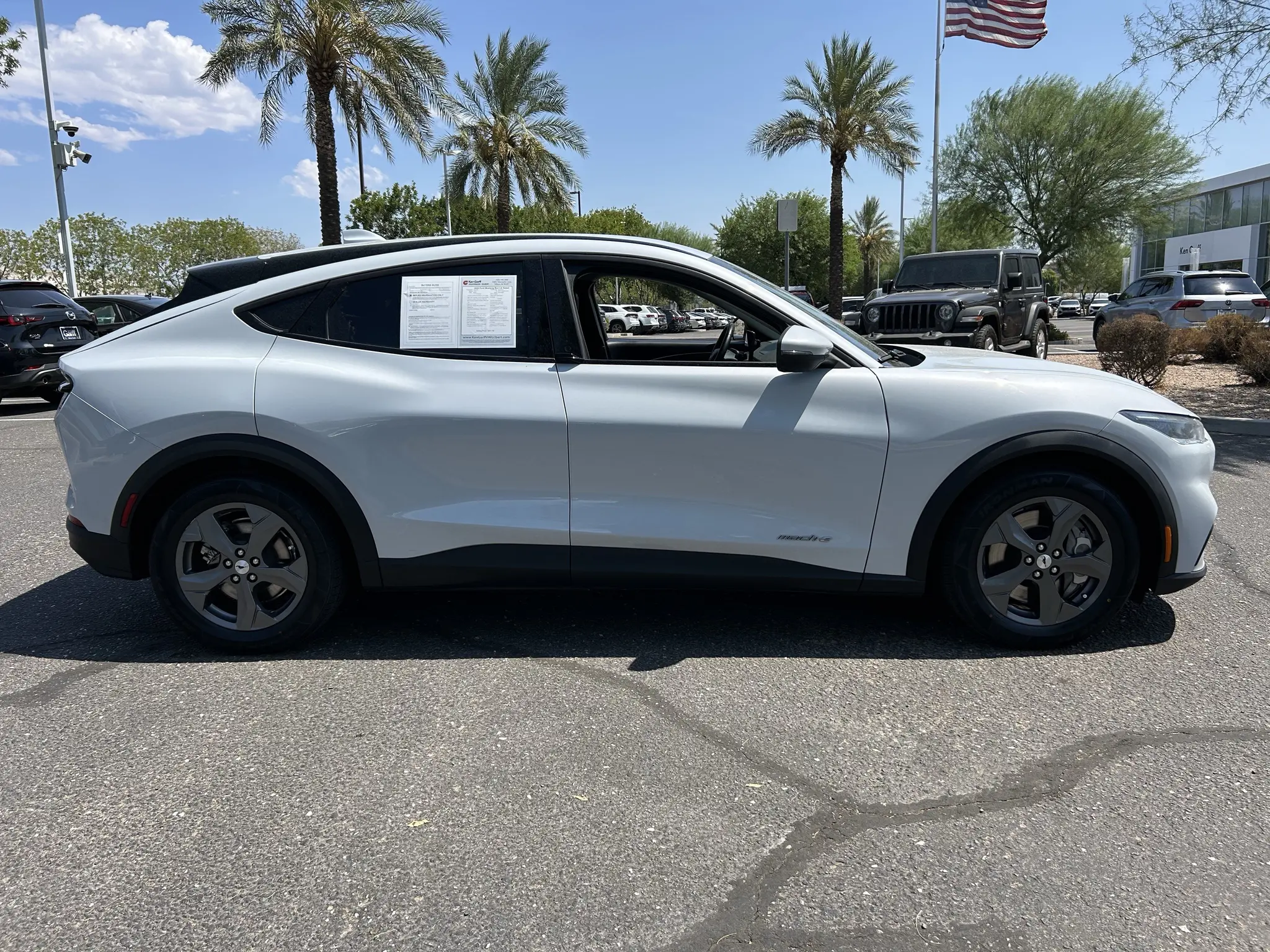 2022 Ford Mustang-Mach-e Select photo 5