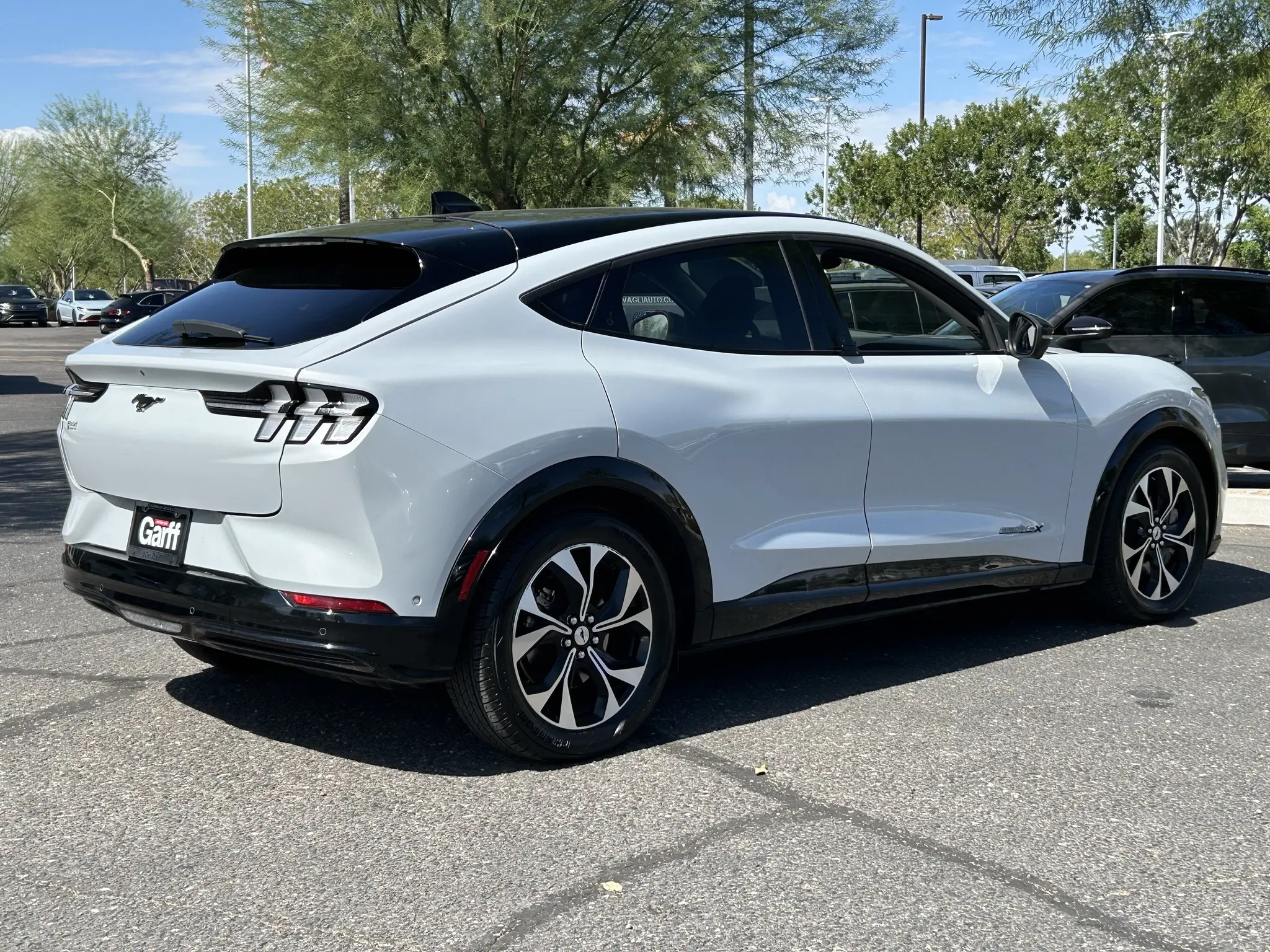 2021 Ford Mustang-Mach-e Premium photo 4