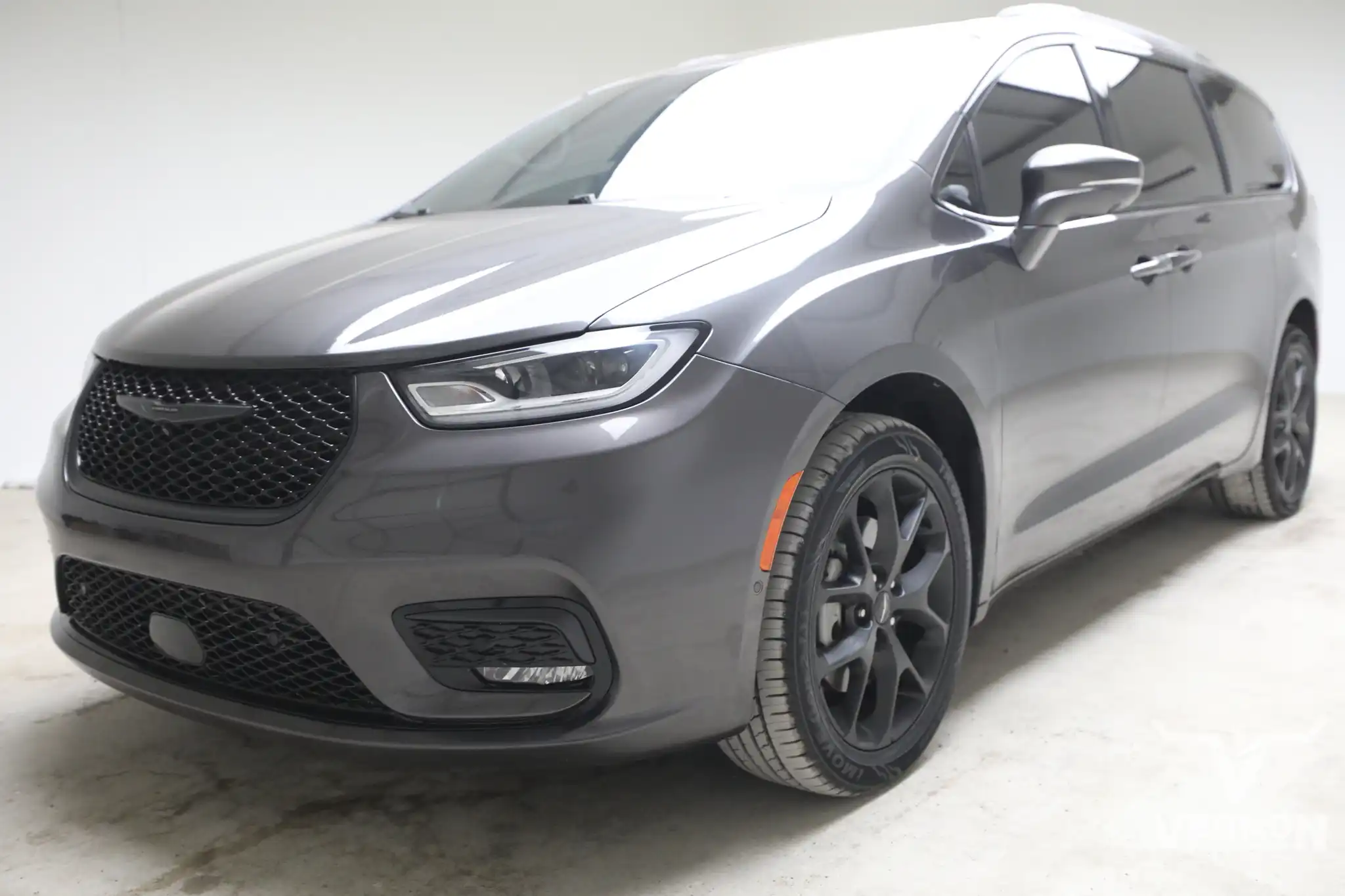 2022 Chrysler Pacifica Limited's photo