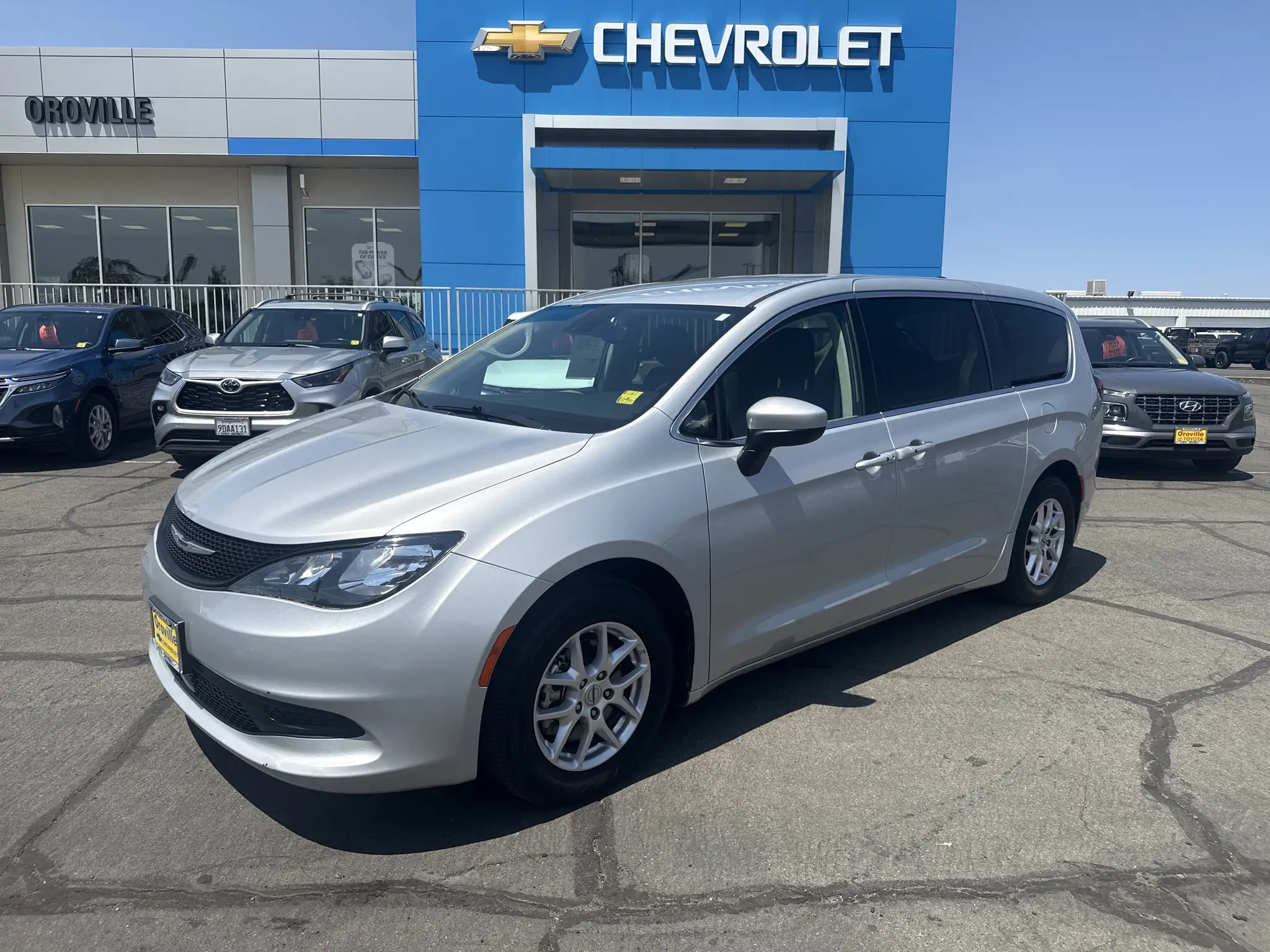 2023 Chrysler Voyager LX's photo