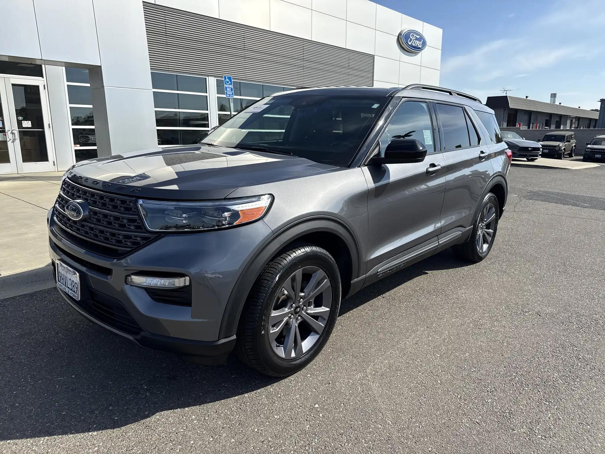 2023 Ford Explorer XLT 4WD's photo