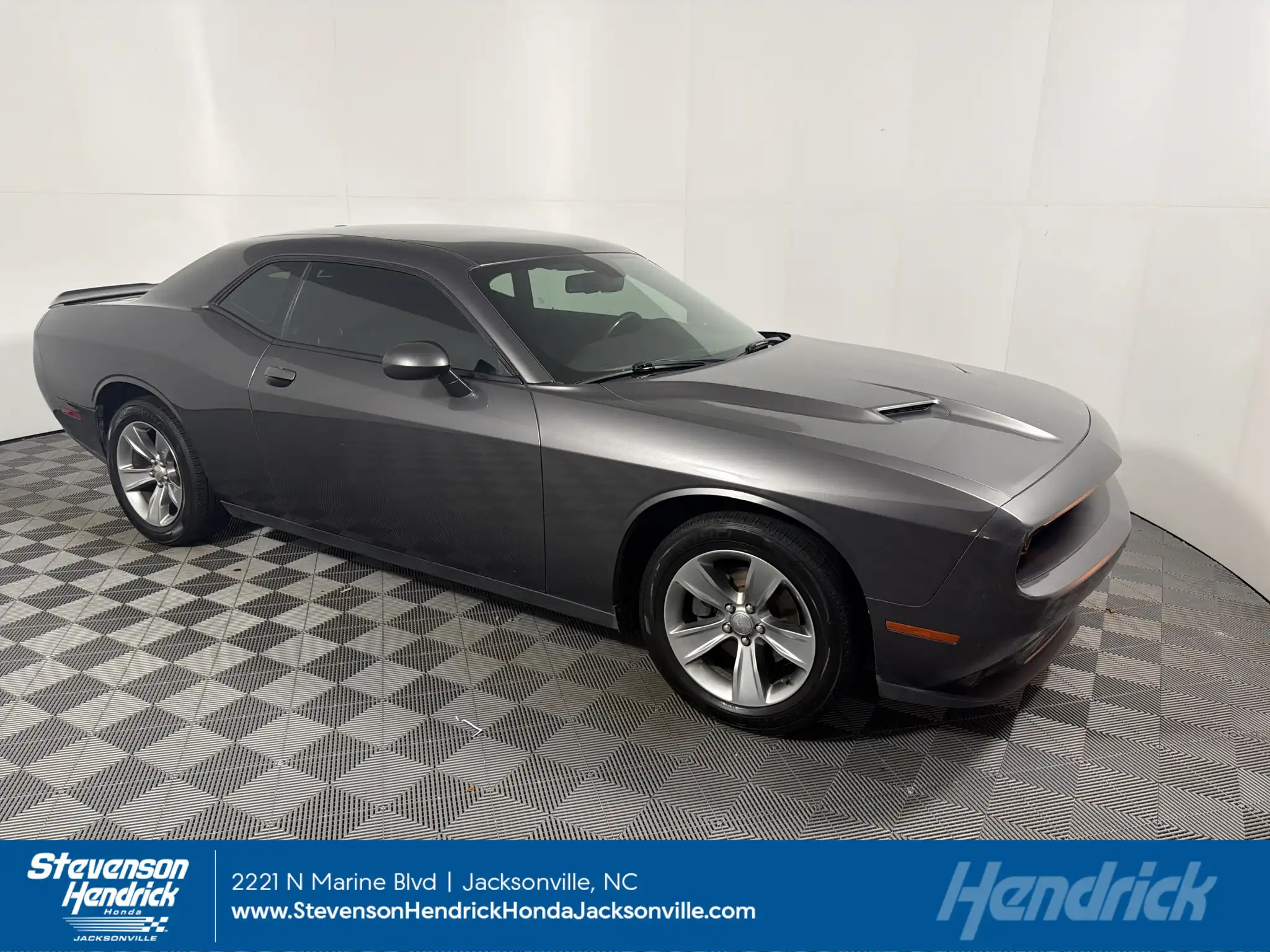 2020 Dodge Challenger SXT Auto's photo