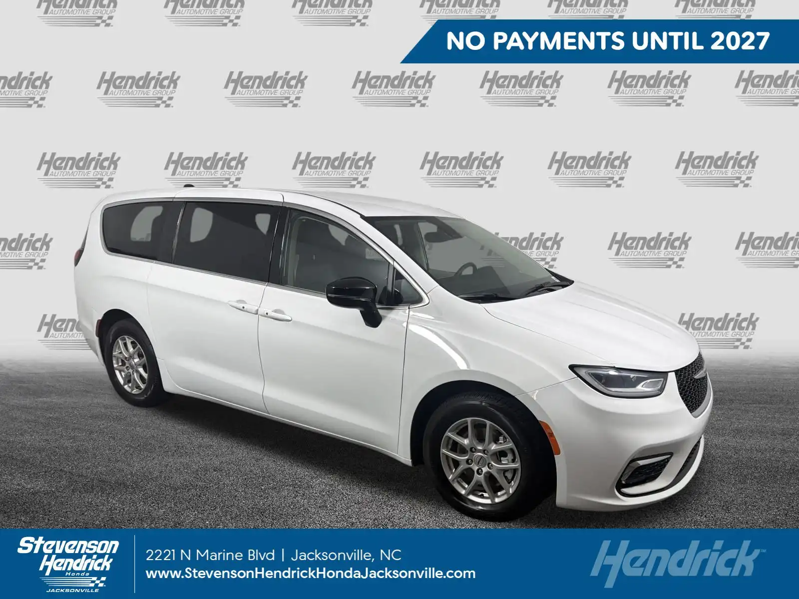 2024 Chrysler Pacifica Touring L's photo