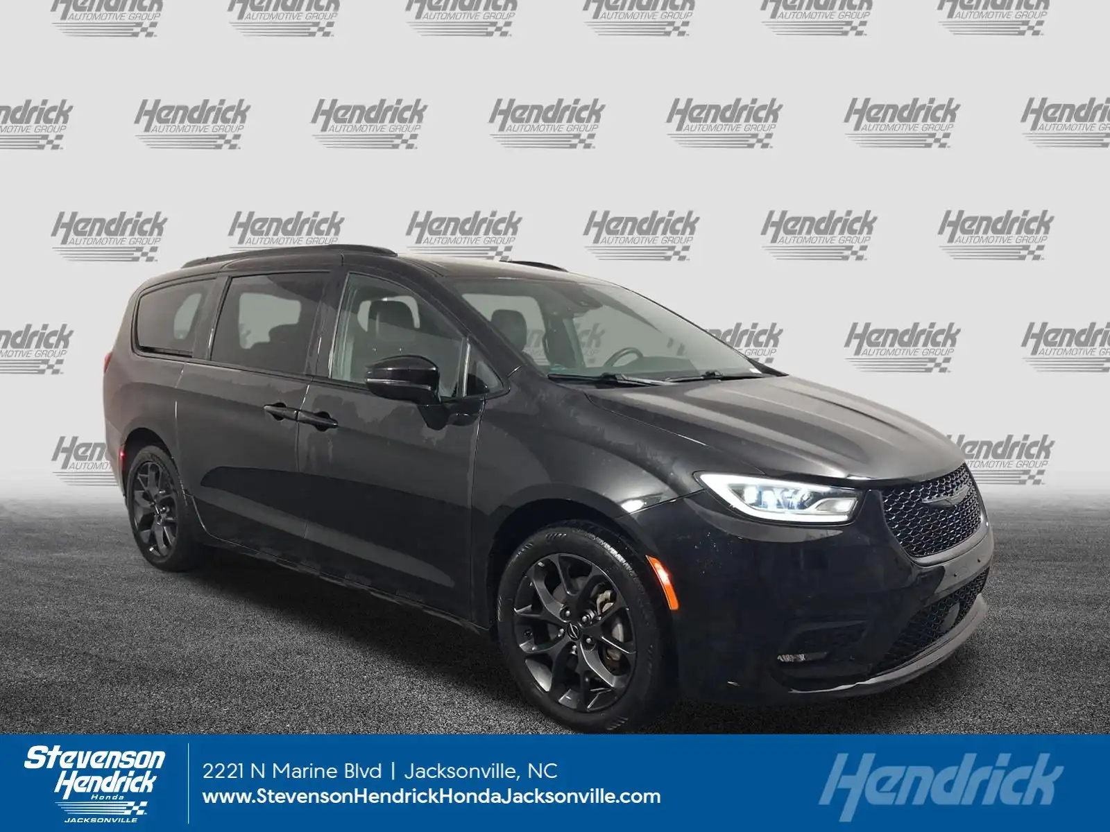 2022 Chrysler Pacifica Touring L's photo