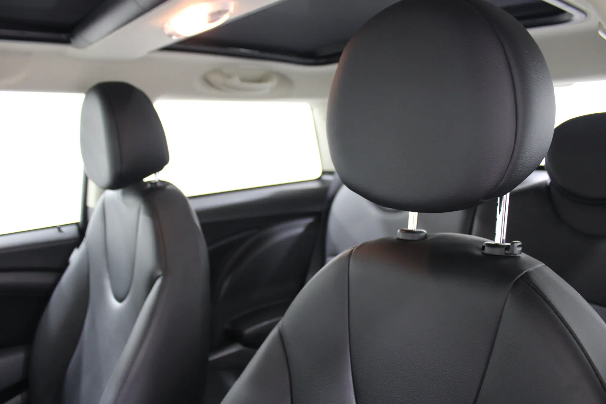 2012 MINI Cooper Base photo 5