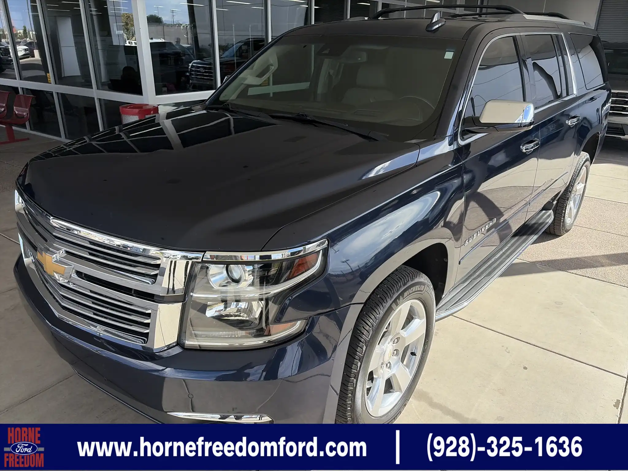 2019 Chevrolet Suburban 4WD 1500 Premier's photo