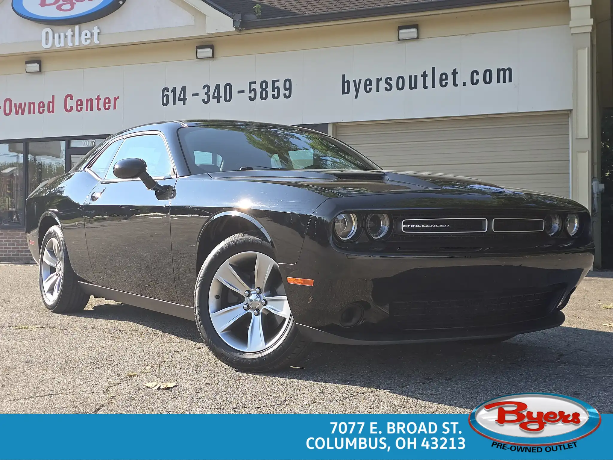 2019 Dodge Challenger SXT Auto's photo