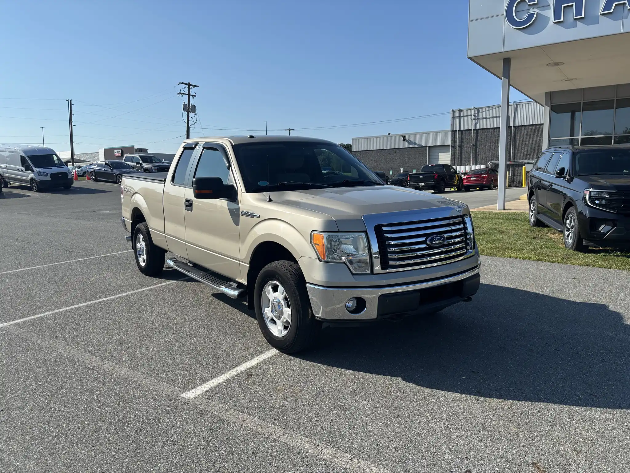 2009 Ford F-150 STX 4WD SuperCab 133 in Styleside's photo