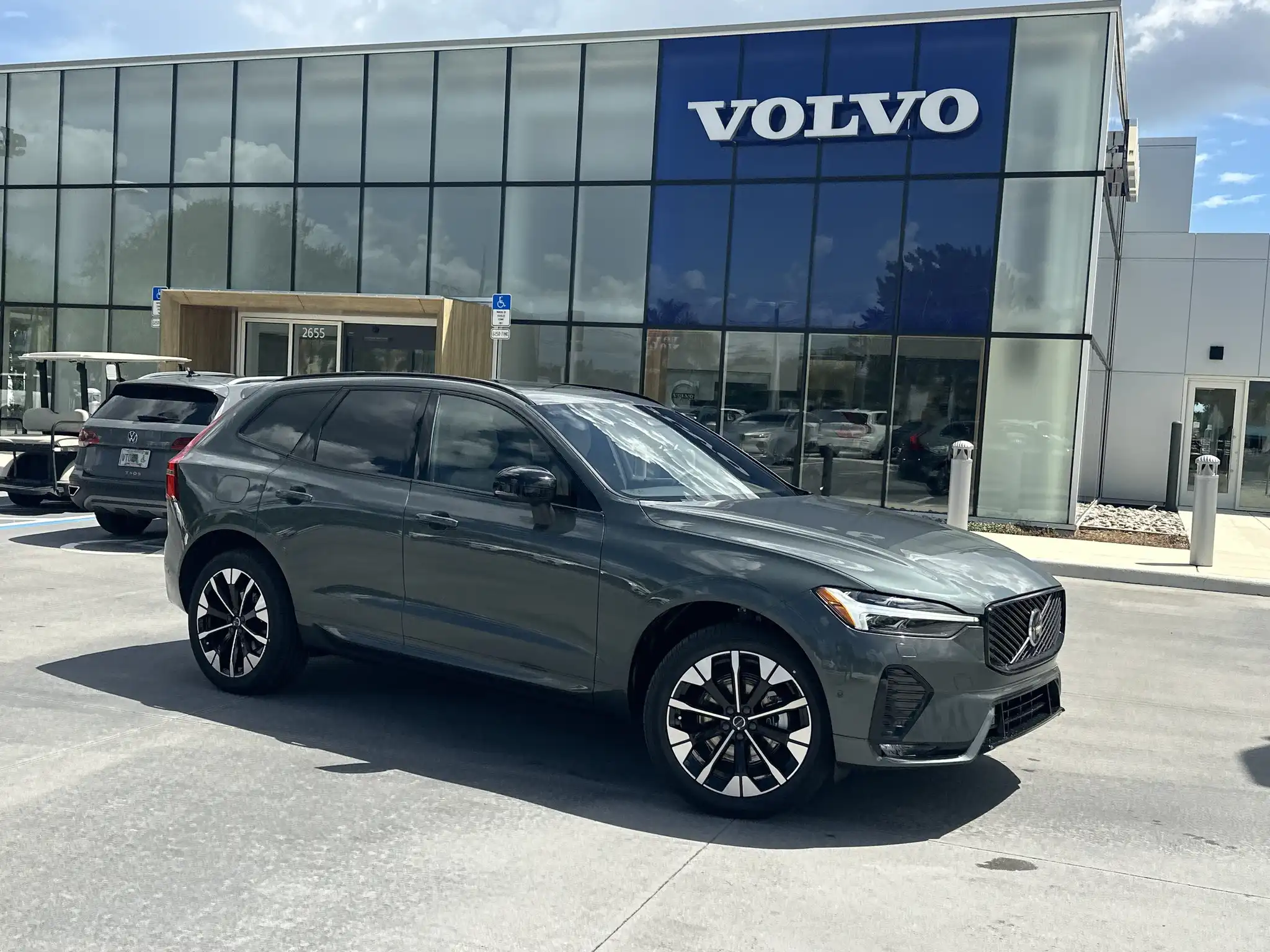 2027 Volvo XC60 B5 Plus Dark AWD's photo