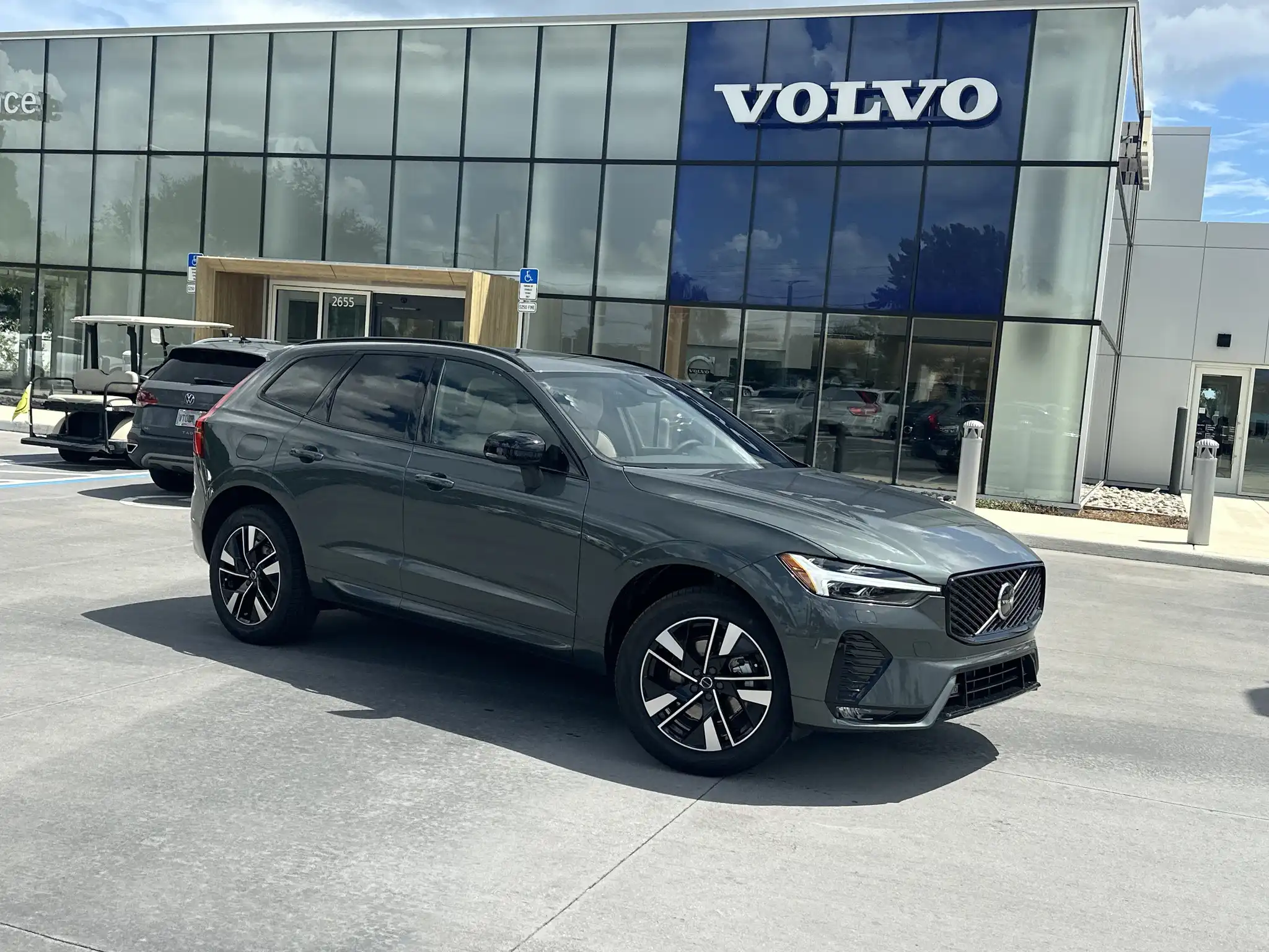 2027 Volvo XC60 B5 Core AWD's photo