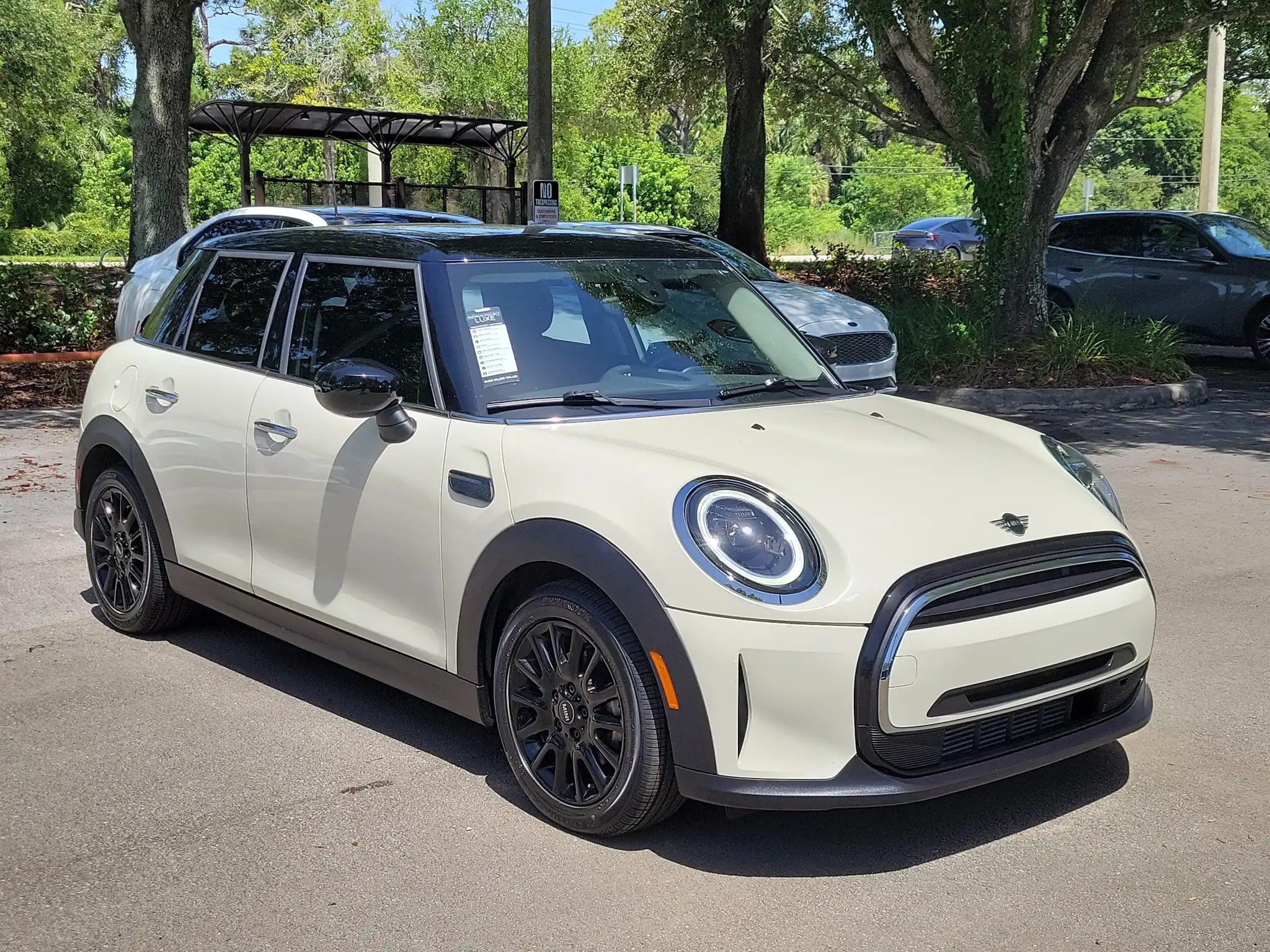 2023 MINI Hardtop Cooper's photo