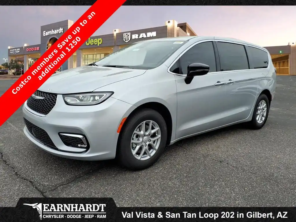 2026 Chrysler Pacifica Select's photo