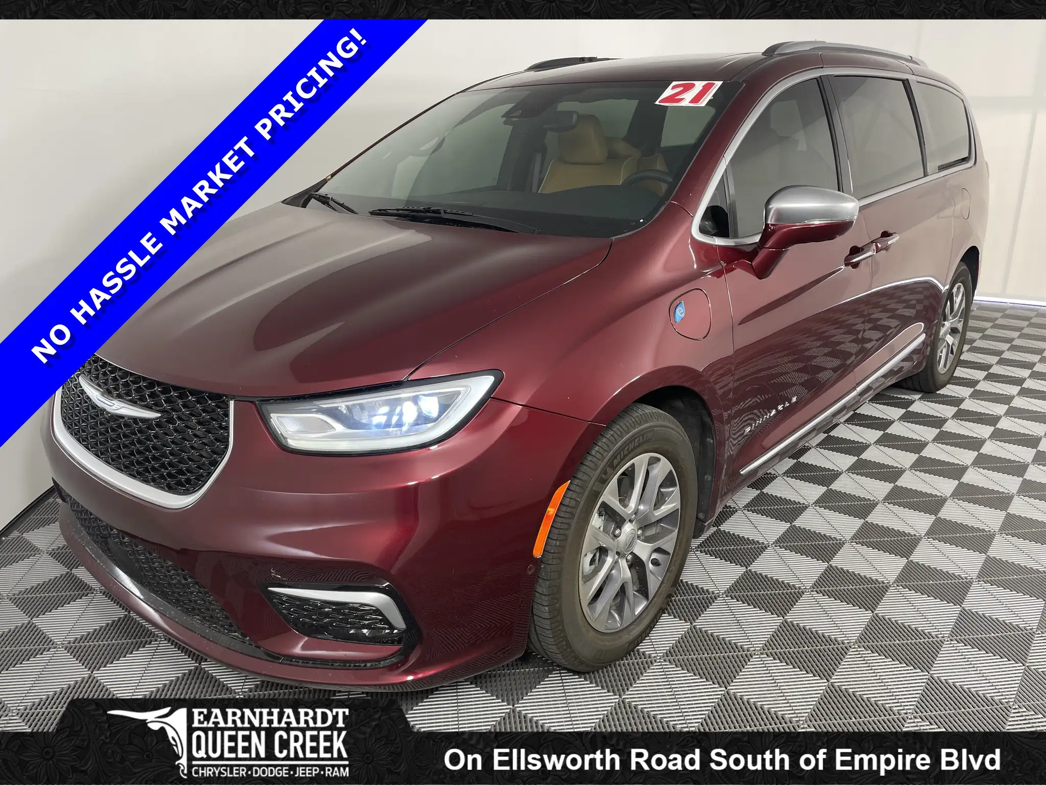 2021 Chrysler Pacifica Hybrid Pinnacle Hybrid's photo