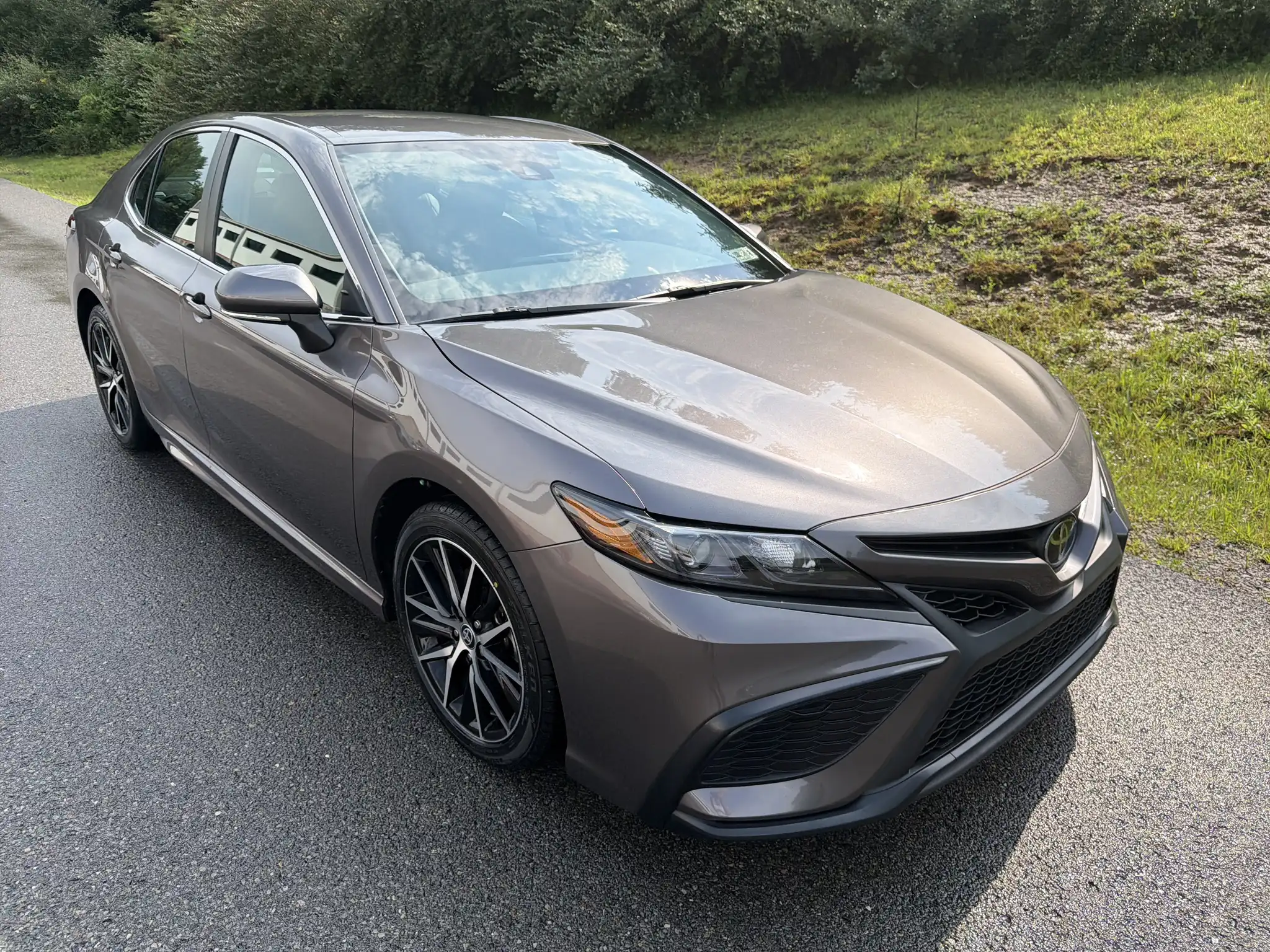 2023 Toyota Camry SE's photo