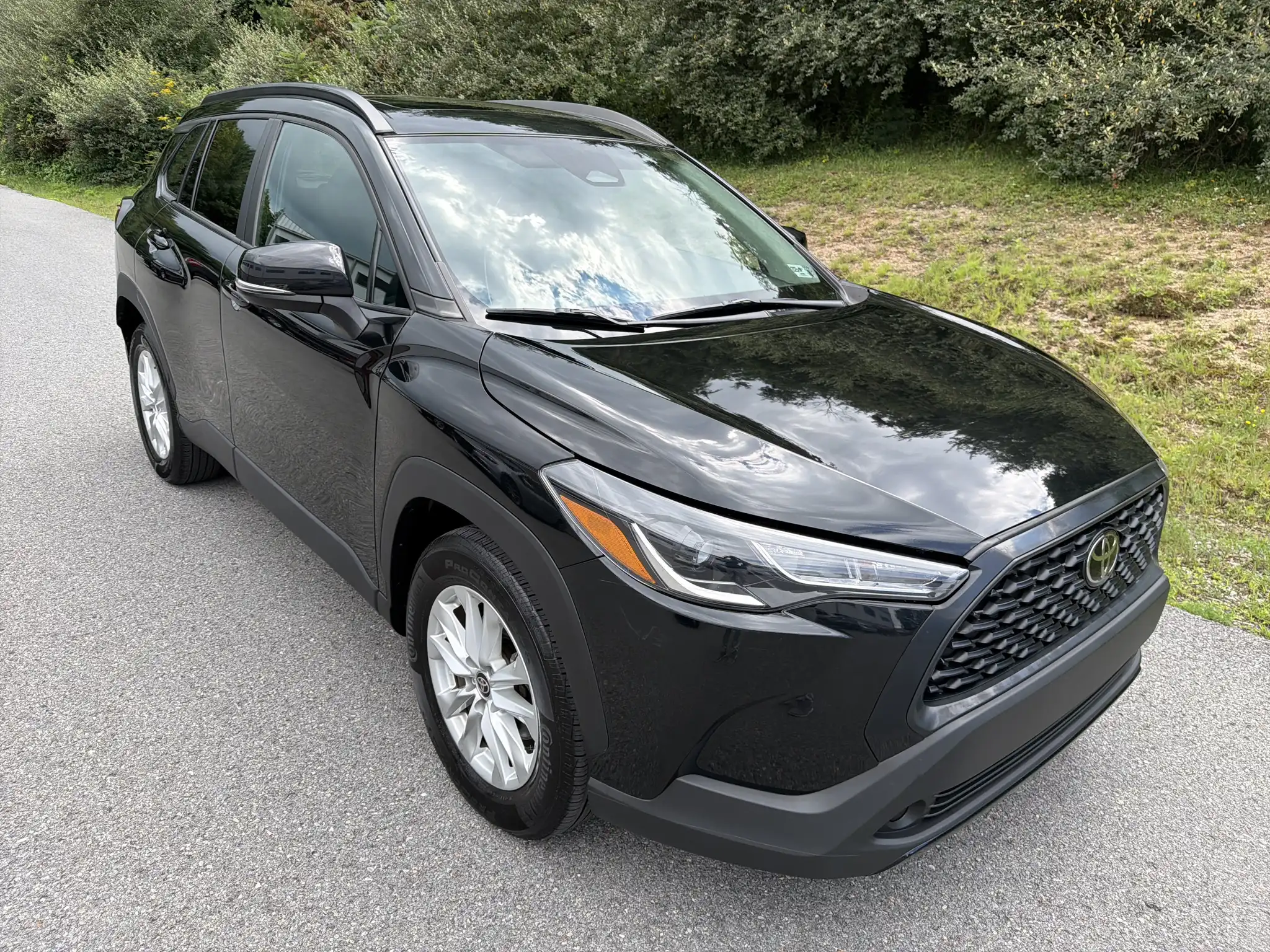 2024 Toyota Corolla Cross LE AWD's photo