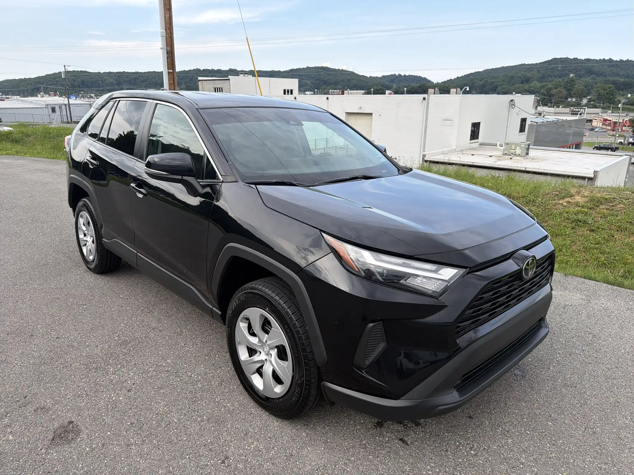 2024 Toyota RAV4 LE AWD's photo