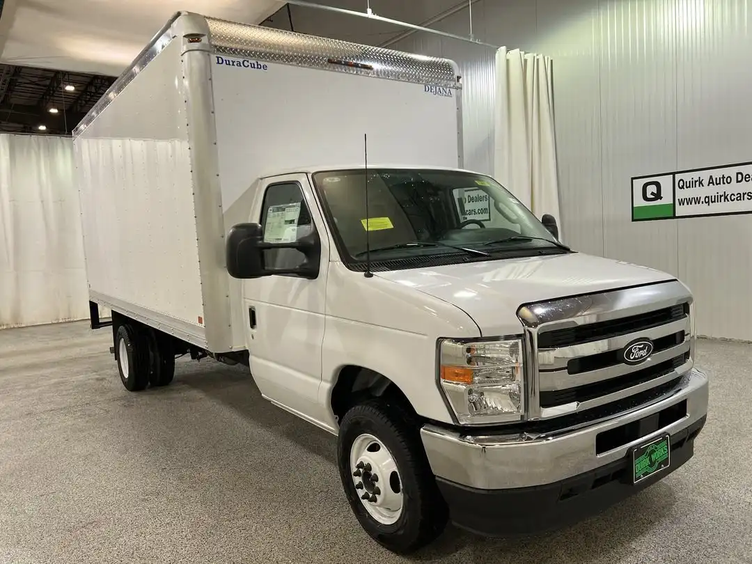 2026 Ford E-Series DRW E-450 Super Duty 176 in WB's photo