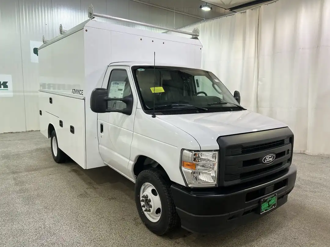2026 Ford E-Series SRW E-350 Super Duty 138 in WB's photo