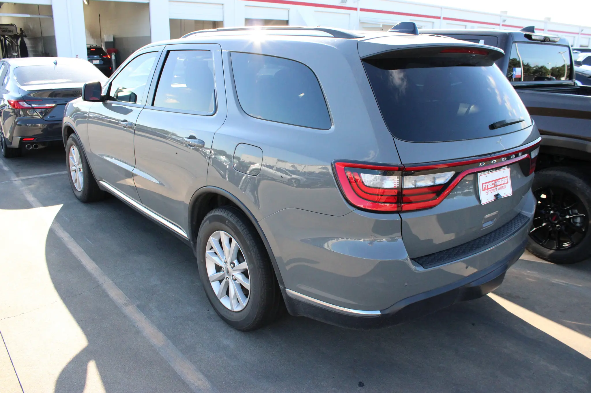 2023 Dodge Durango SXT RWD Launch Edition photo 5
