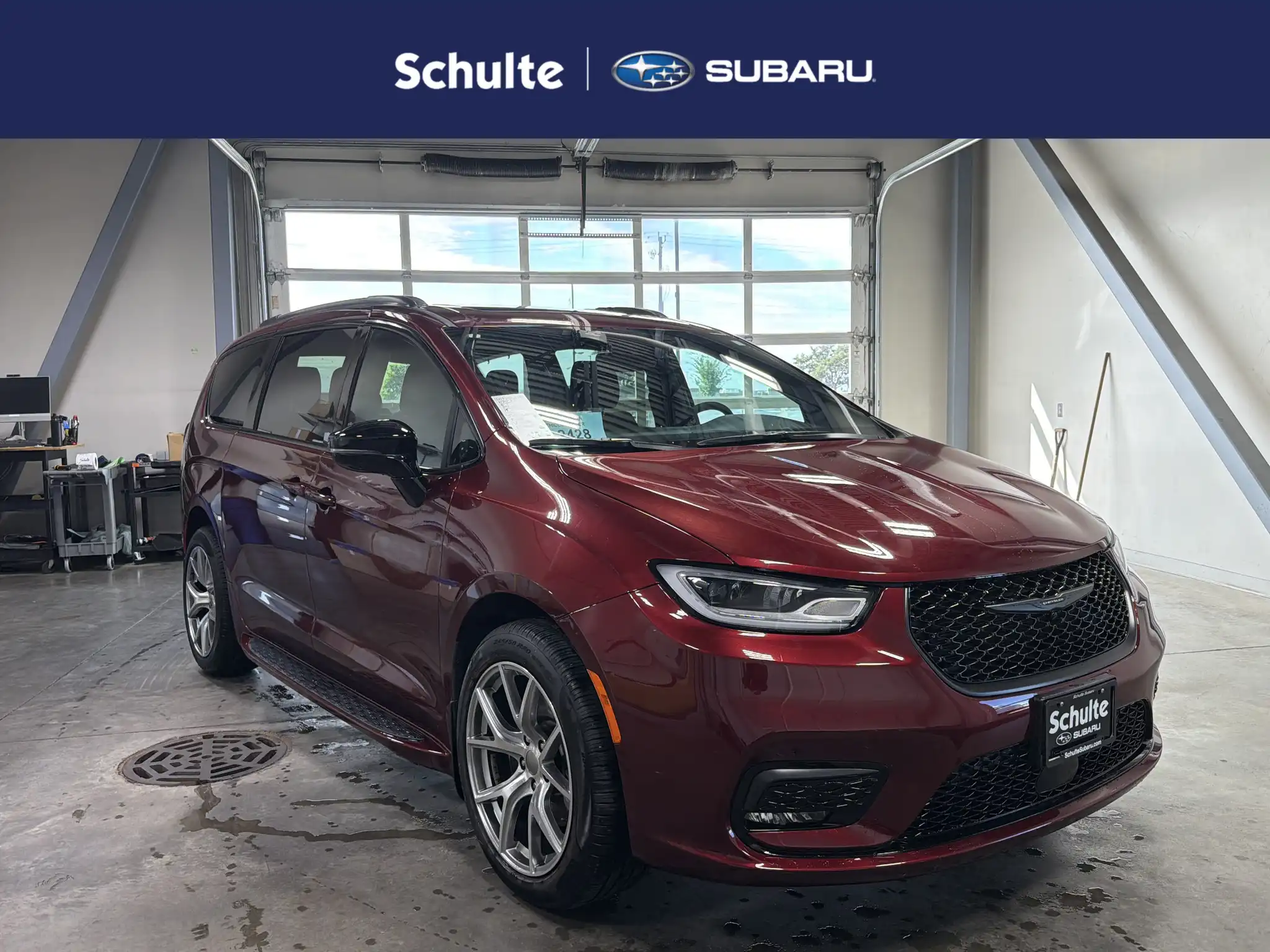 2023 Chrysler Pacifica Limited AWD's photo