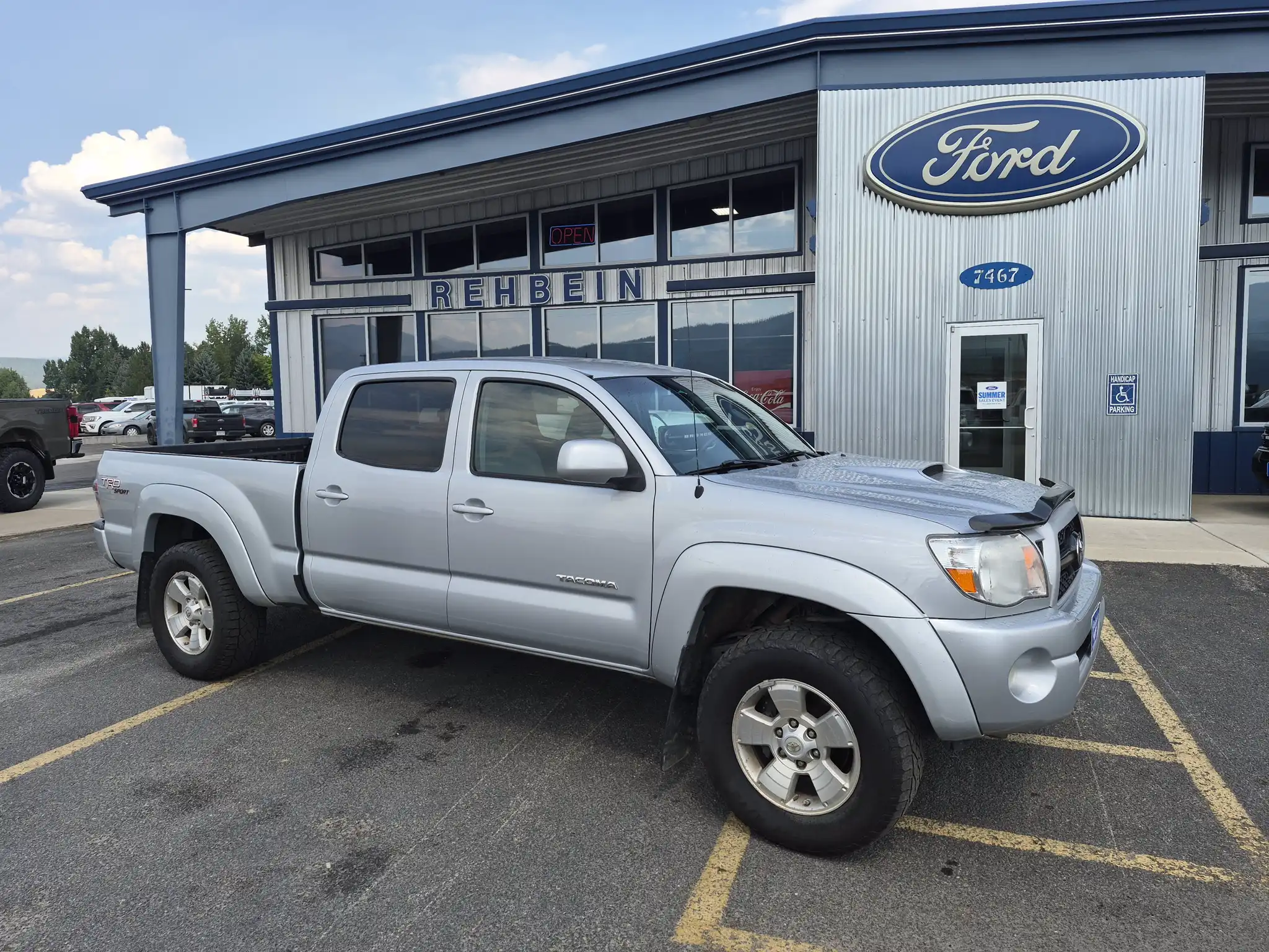 2011 Toyota Tacoma 4WD Double Cab V6 AT Long Bed's photo