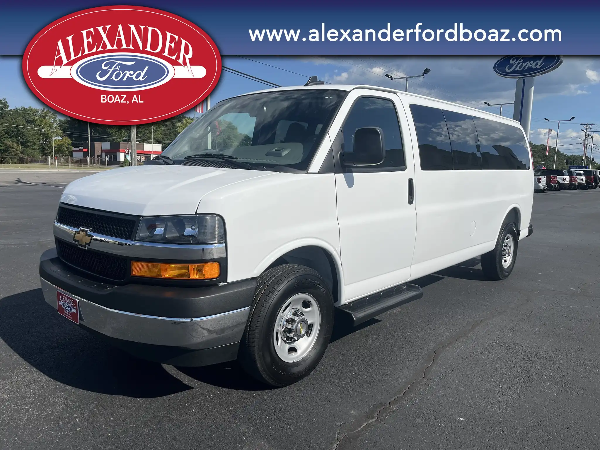 2025 Chevrolet Express LT 3500 Extended's photo