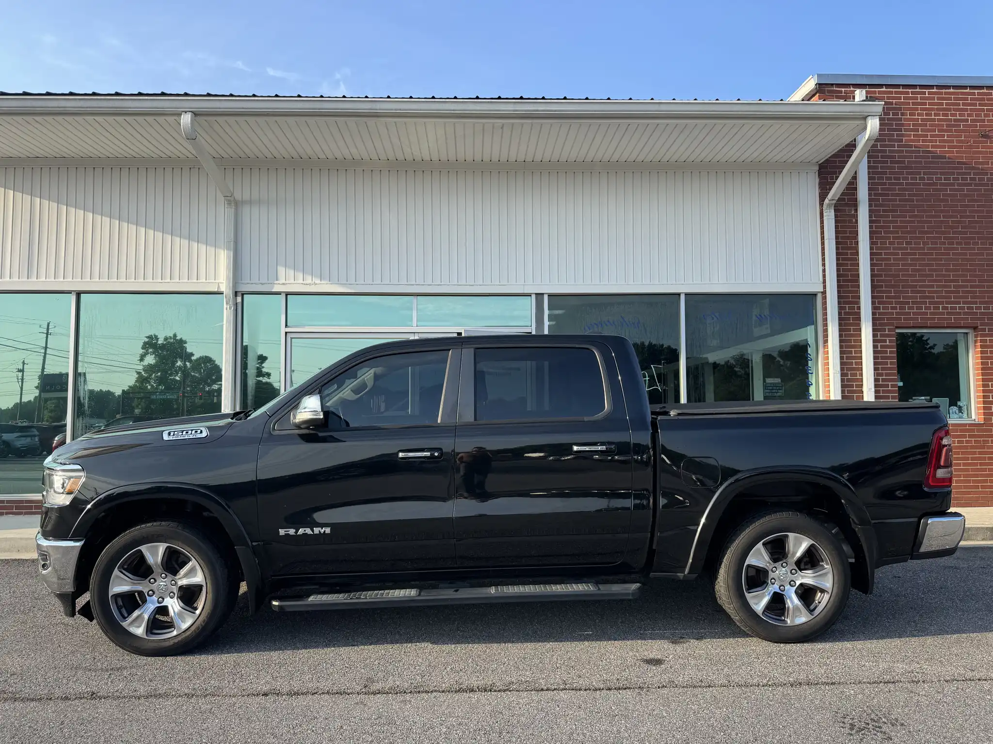 2019 RAM 1500 Laramie 4x4 Crew Cab 5'7's photo