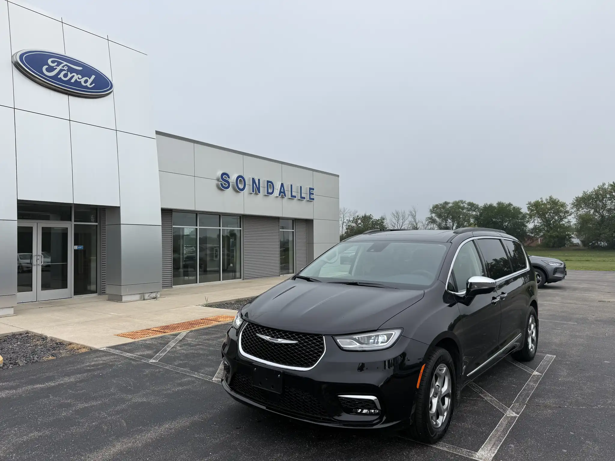 2023 Chrysler Pacifica Limited AWD's photo