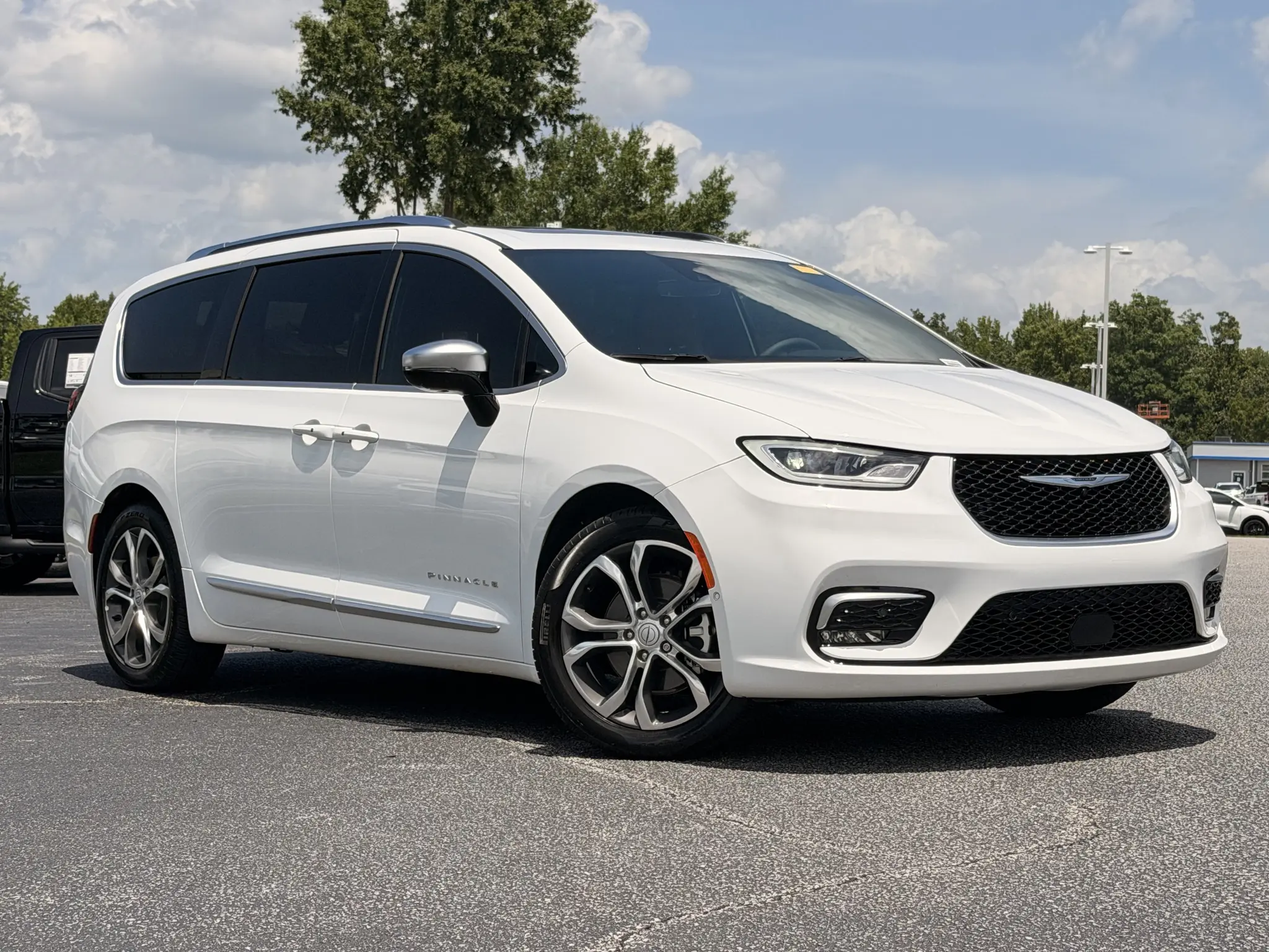2026 Chrysler Pacifica Pinnacle photo 3