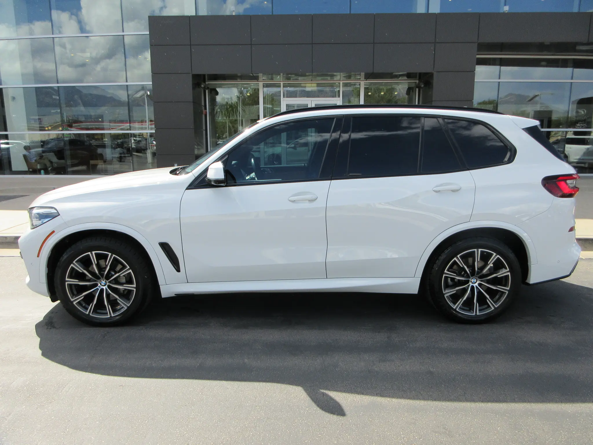 2023 BMW X5 sDrive40i photo 3