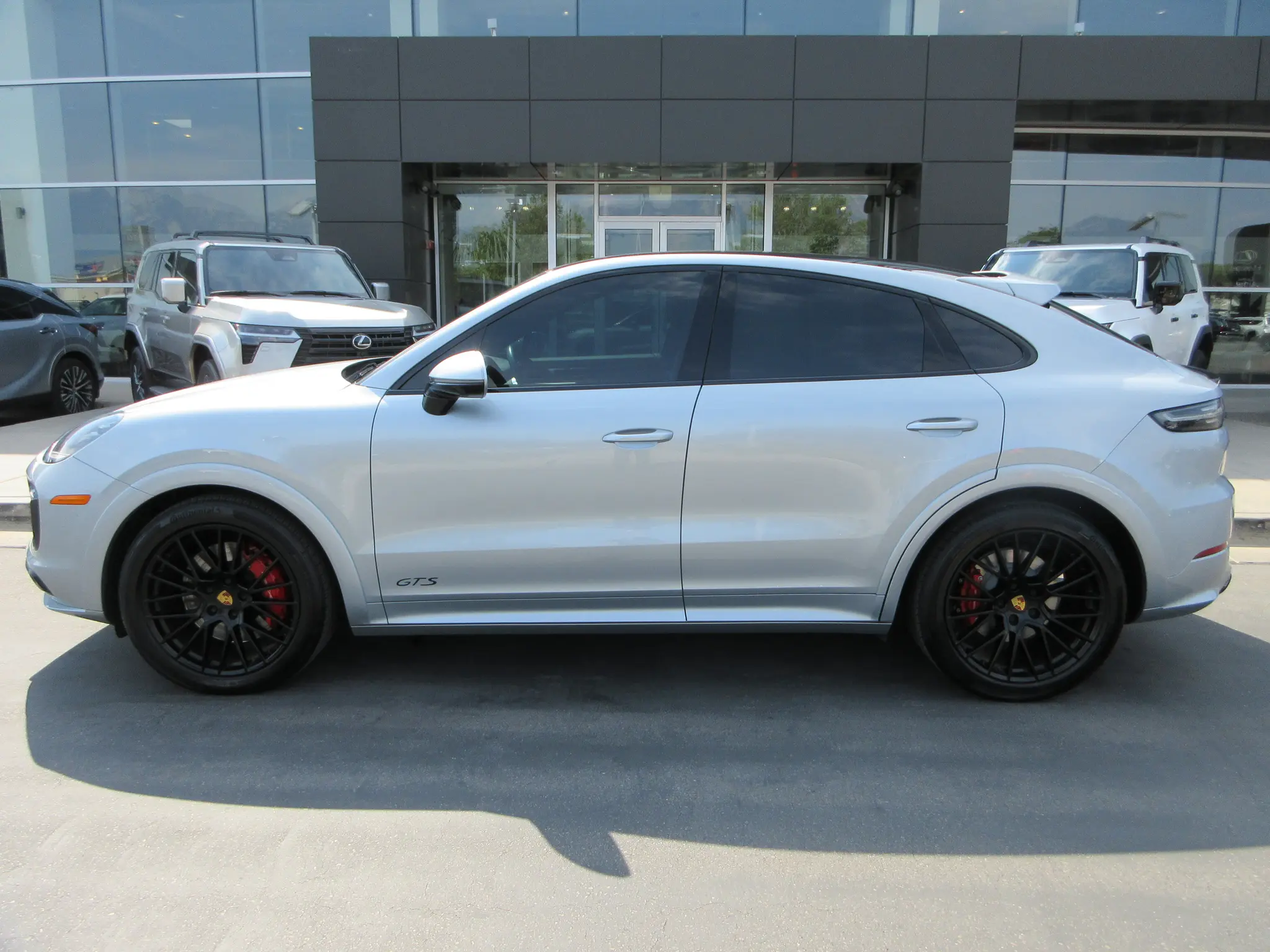 2021 Porsche Cayenne GTS photo 4
