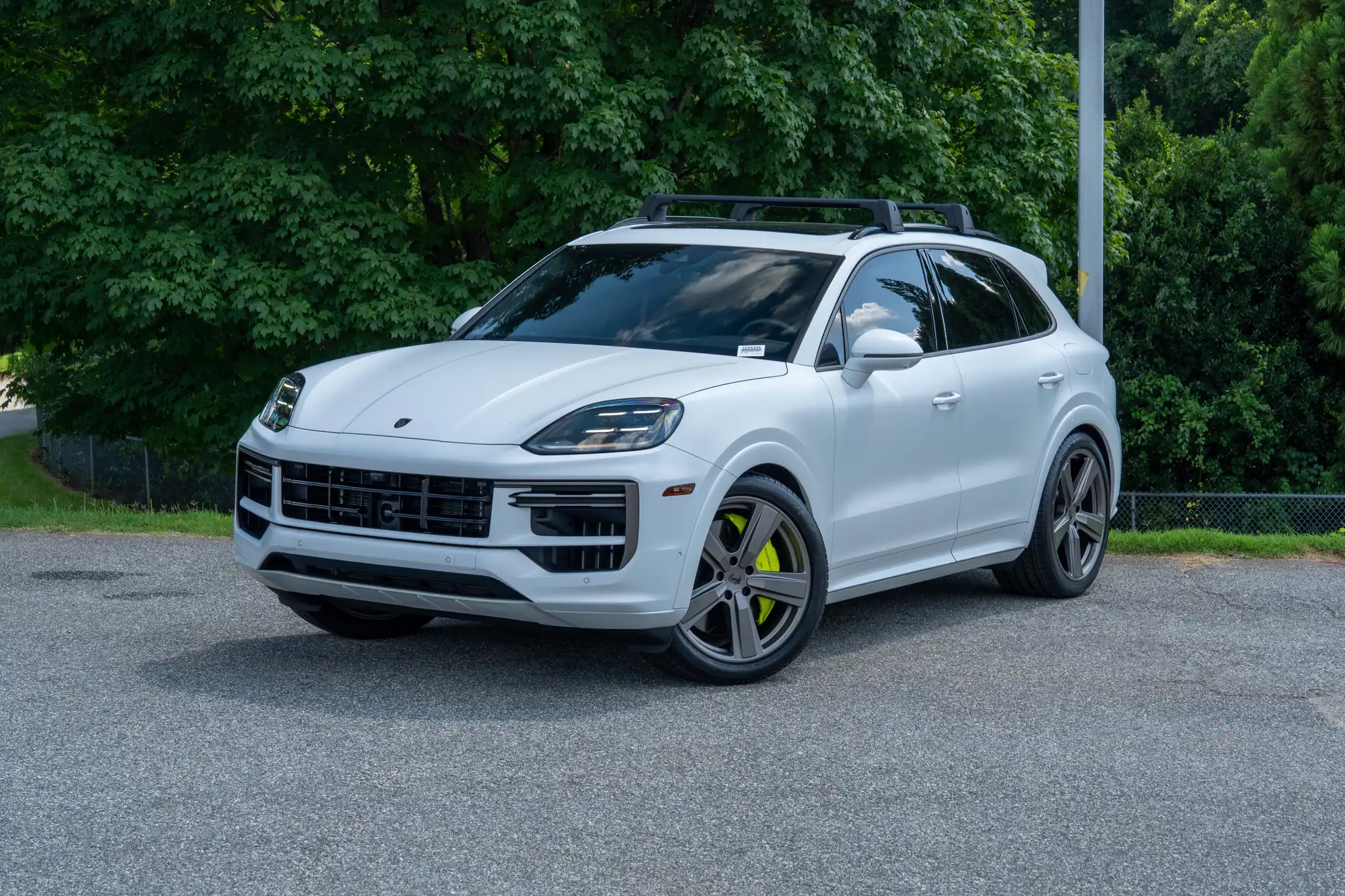 2025 Porsche Cayenne Turbo E-Hybrid's photo