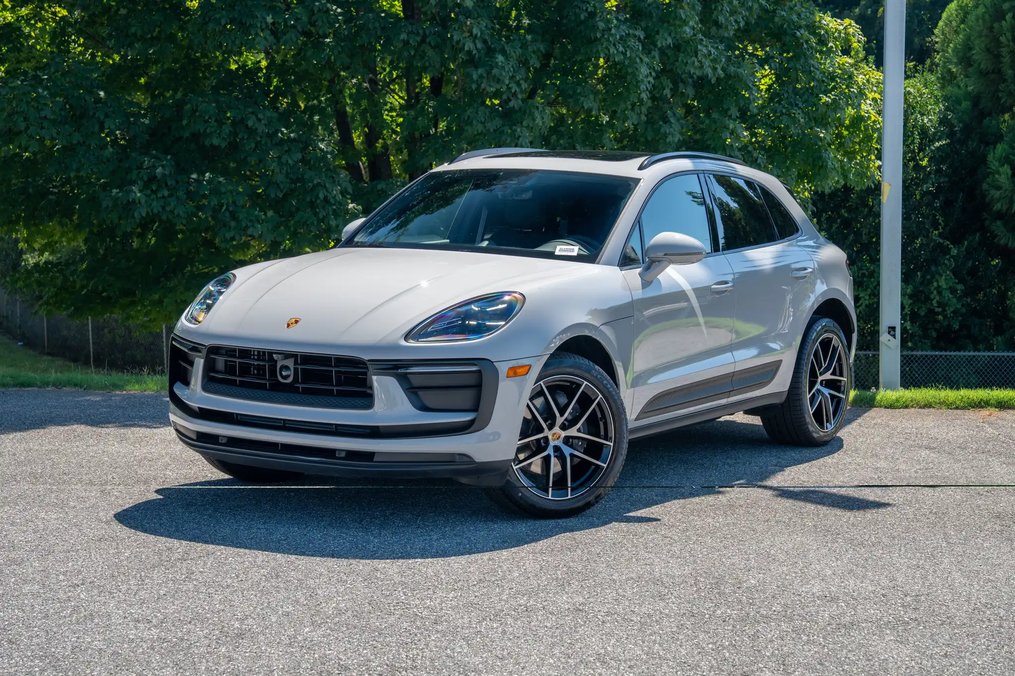 2026 Porsche Macan Base's photo